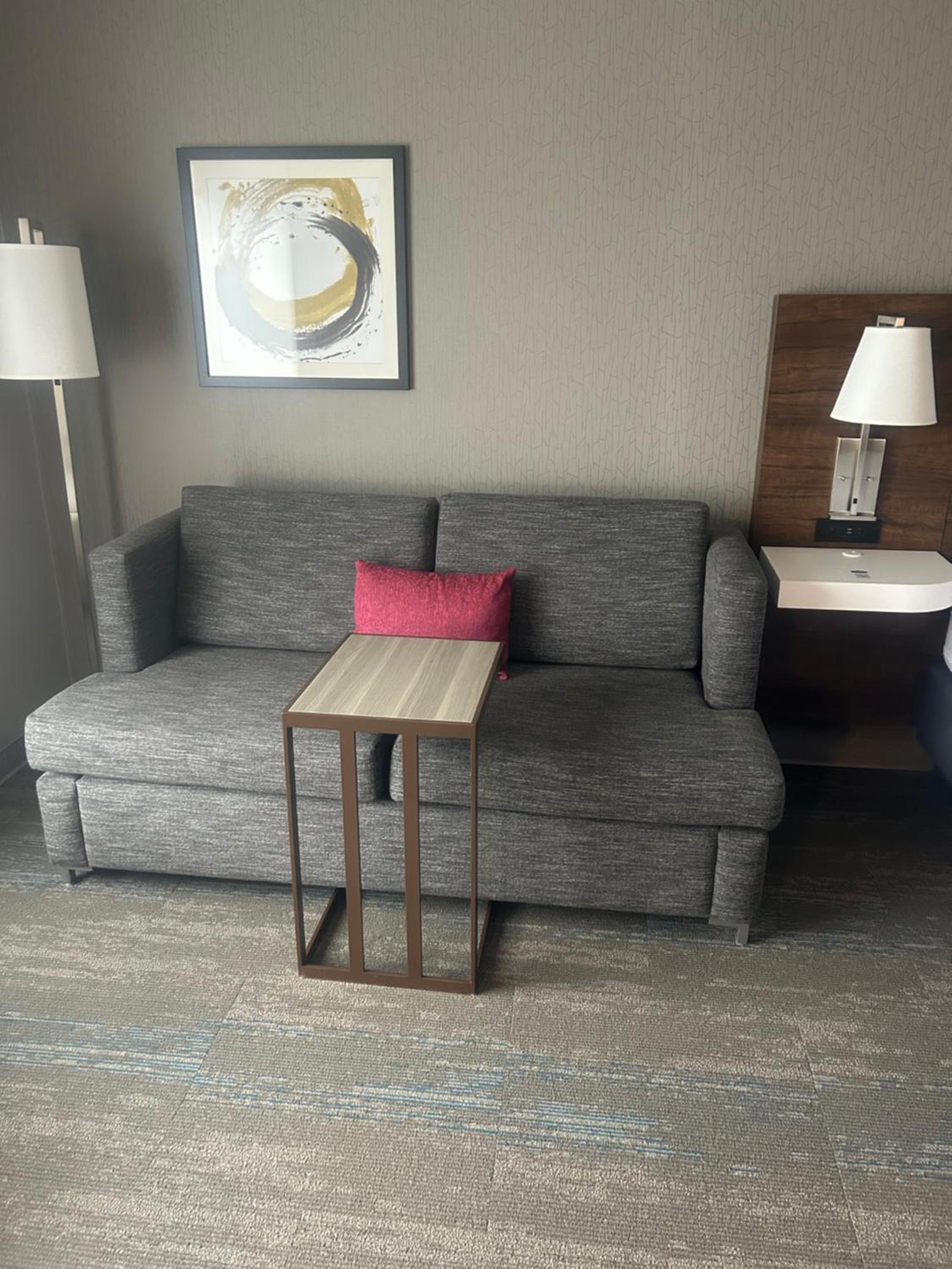 King Room with Sofa Bed - Non-Smoking - Photo 4