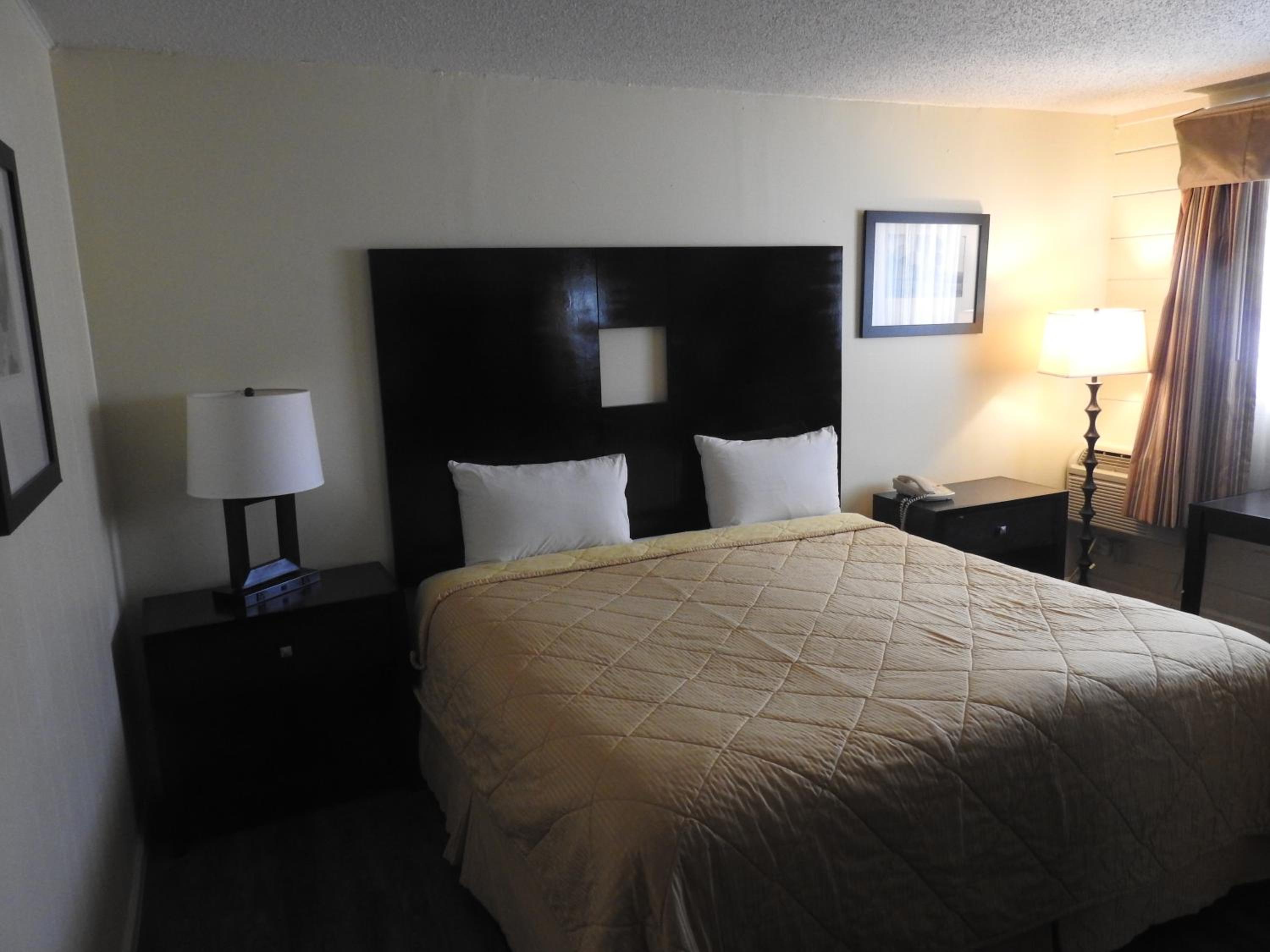 King Room - Non-Smoking photo 3