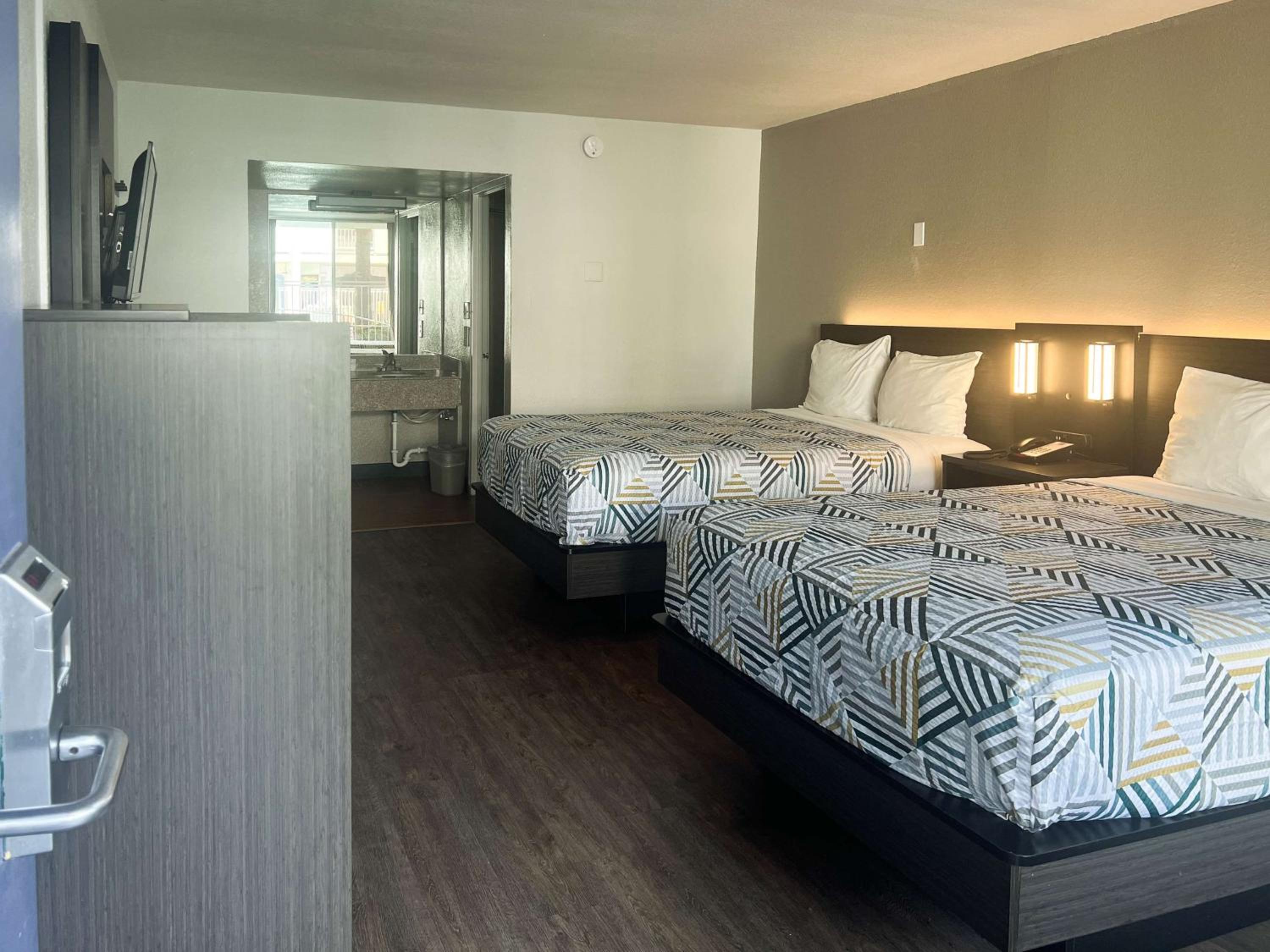 Deluxe Quadruple Room - Non-Smoking - Photo 2