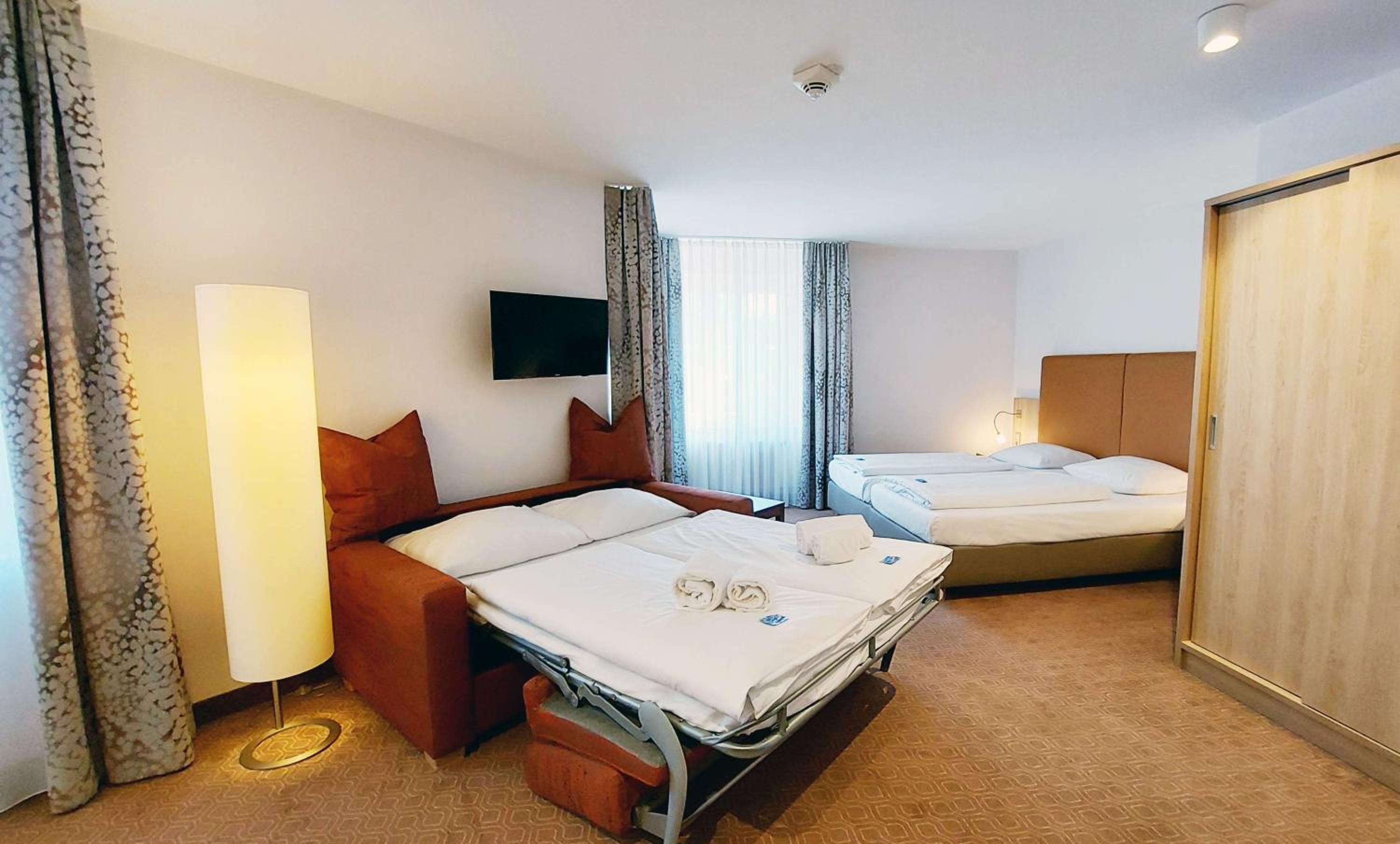 Business Double Room with Sofa Bed