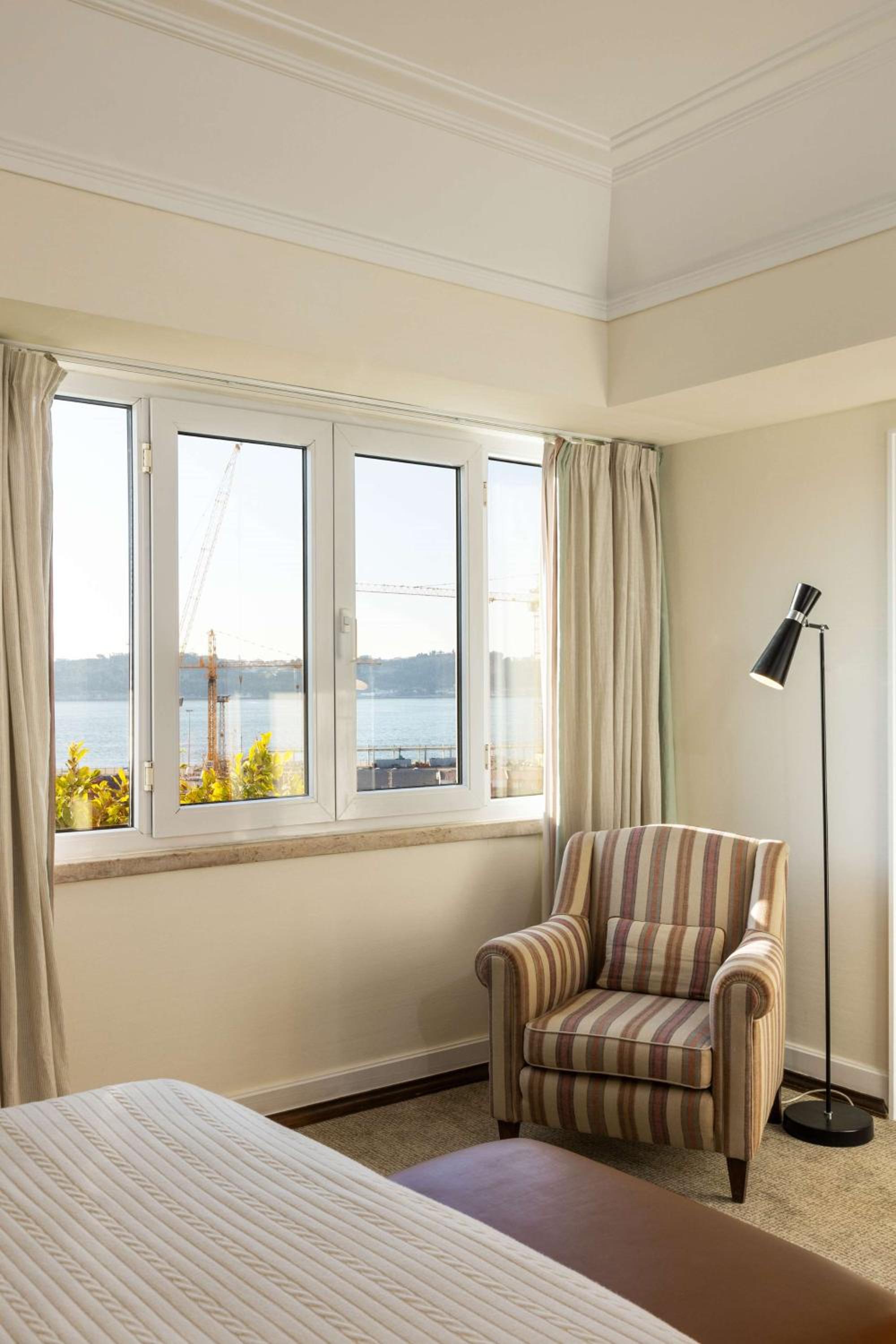 Deluxe Double or Twin Room with River View - Photo 3