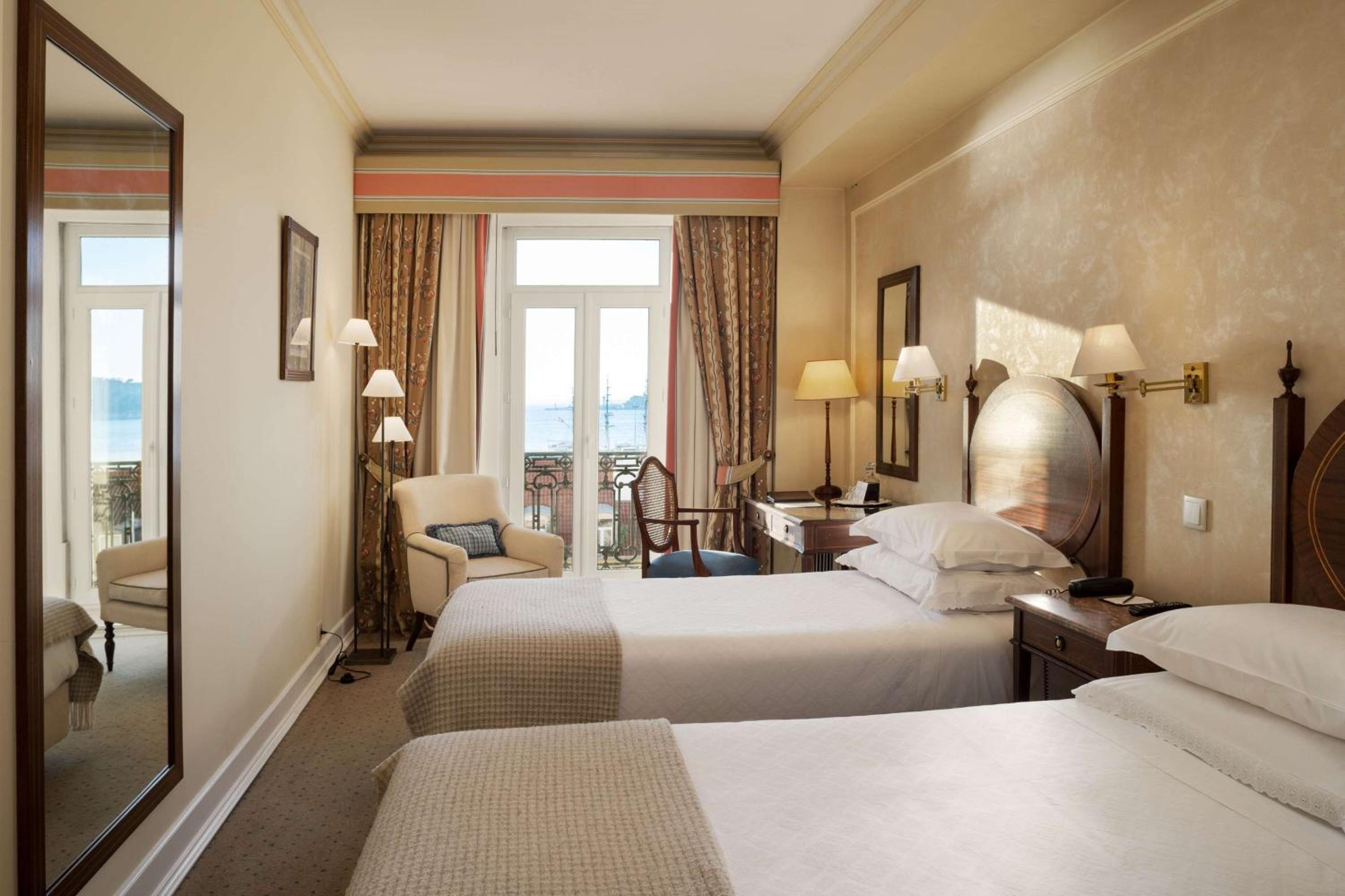 Deluxe Double or Twin Room with River View - Photo 5