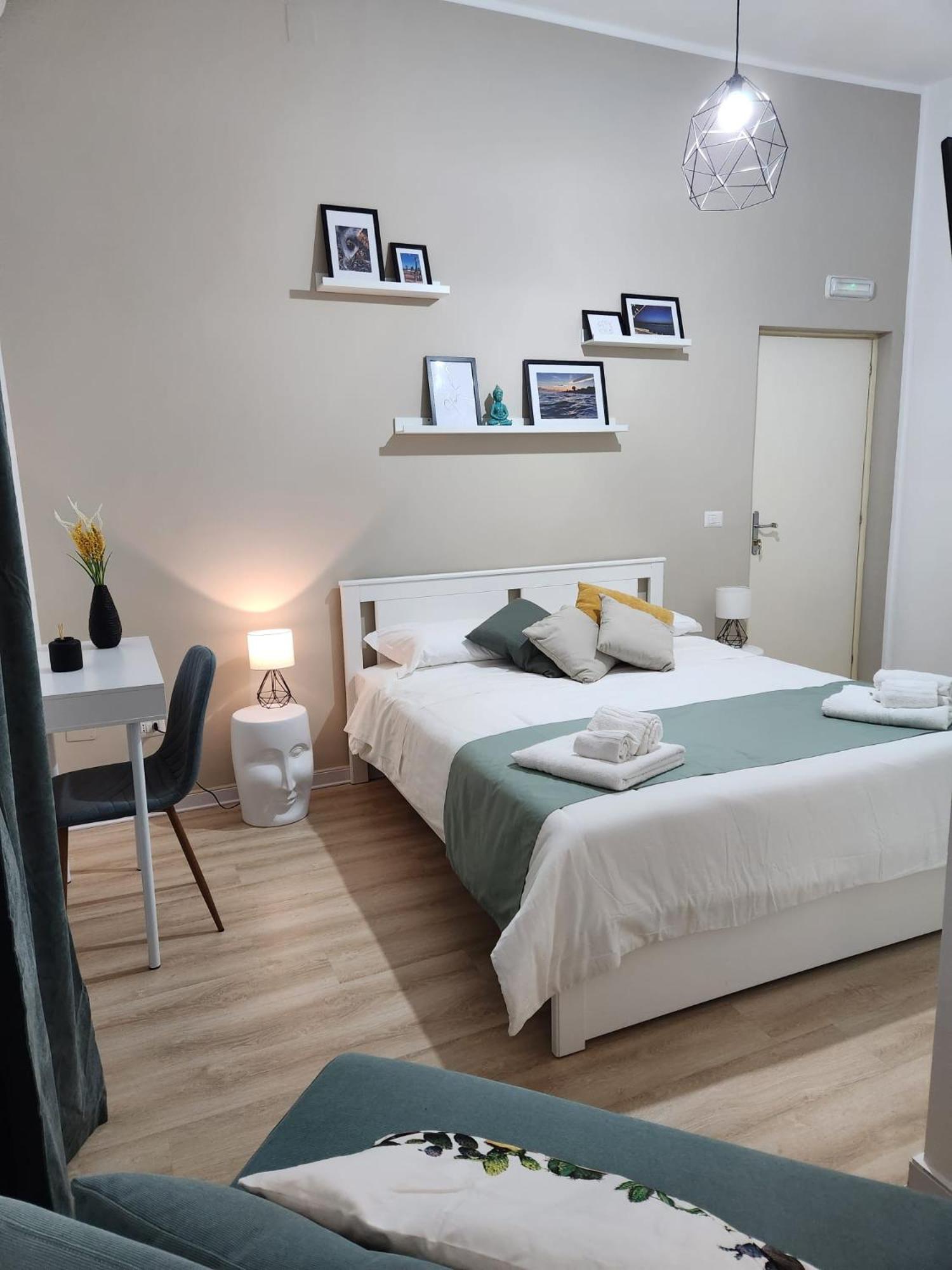 Double Room with Private Bathroom - Photo 1