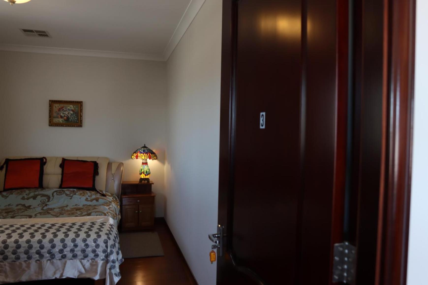 Double Room with Shared Bathroom photo 3