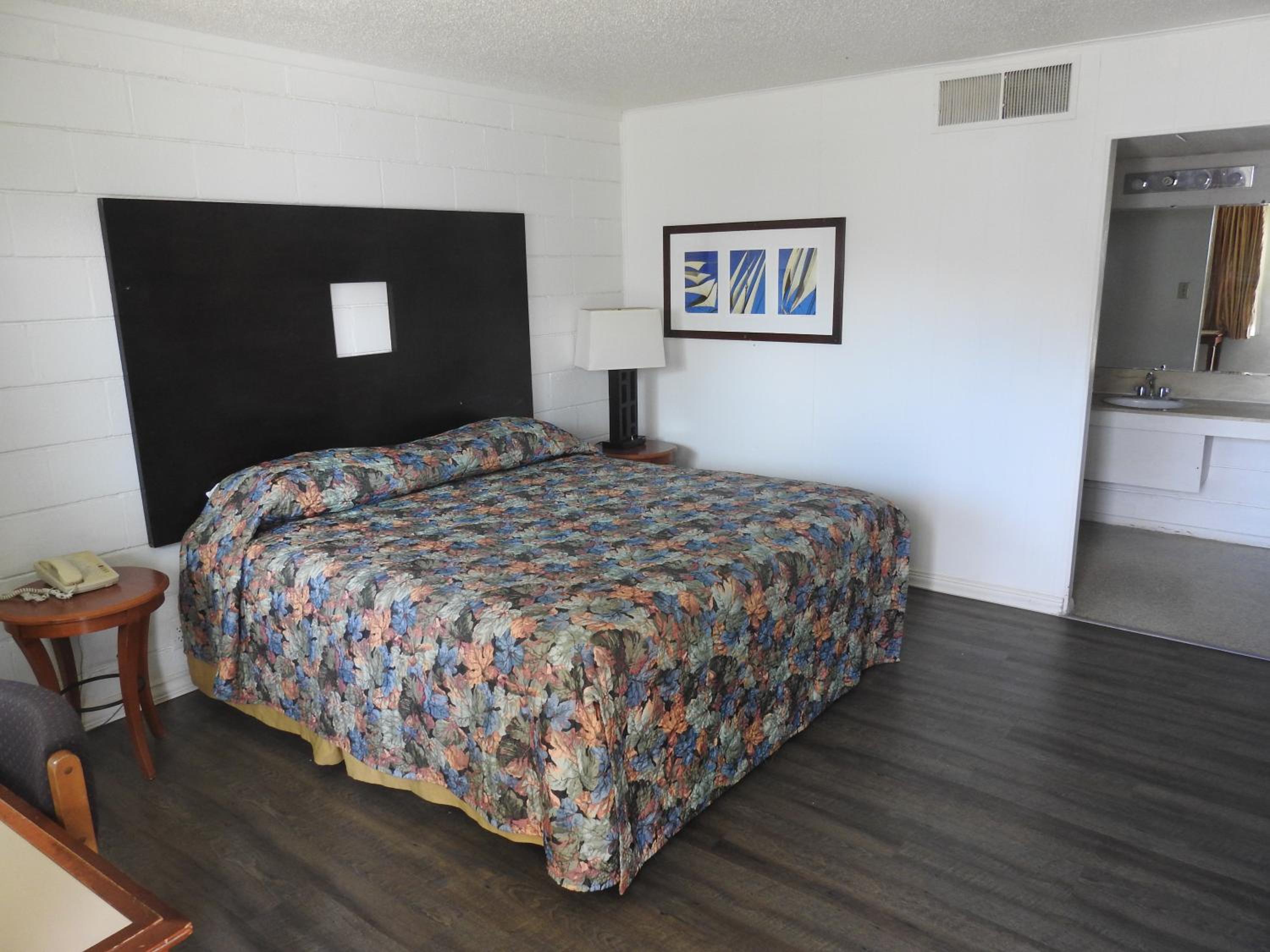 King Room - Non-Smoking photo 1