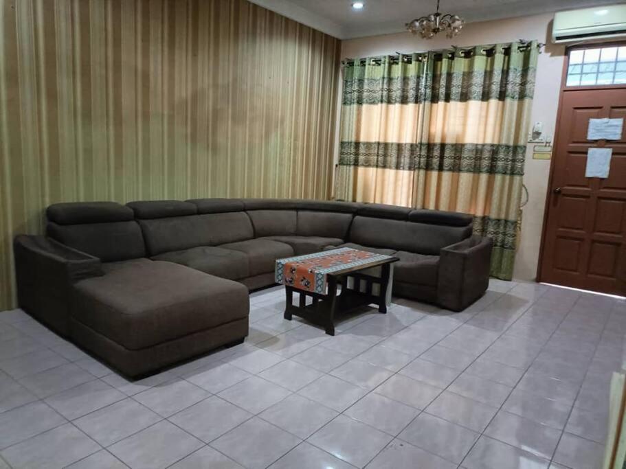 Three-Bedroom House photo 2