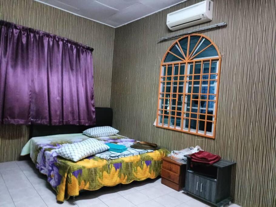 Three-Bedroom House photo 3