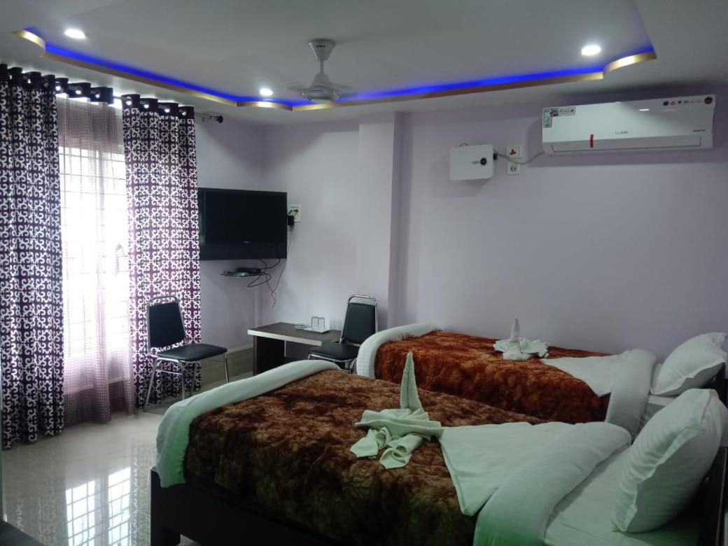 Deluxe Double Room (2 Adults + 1 Child)