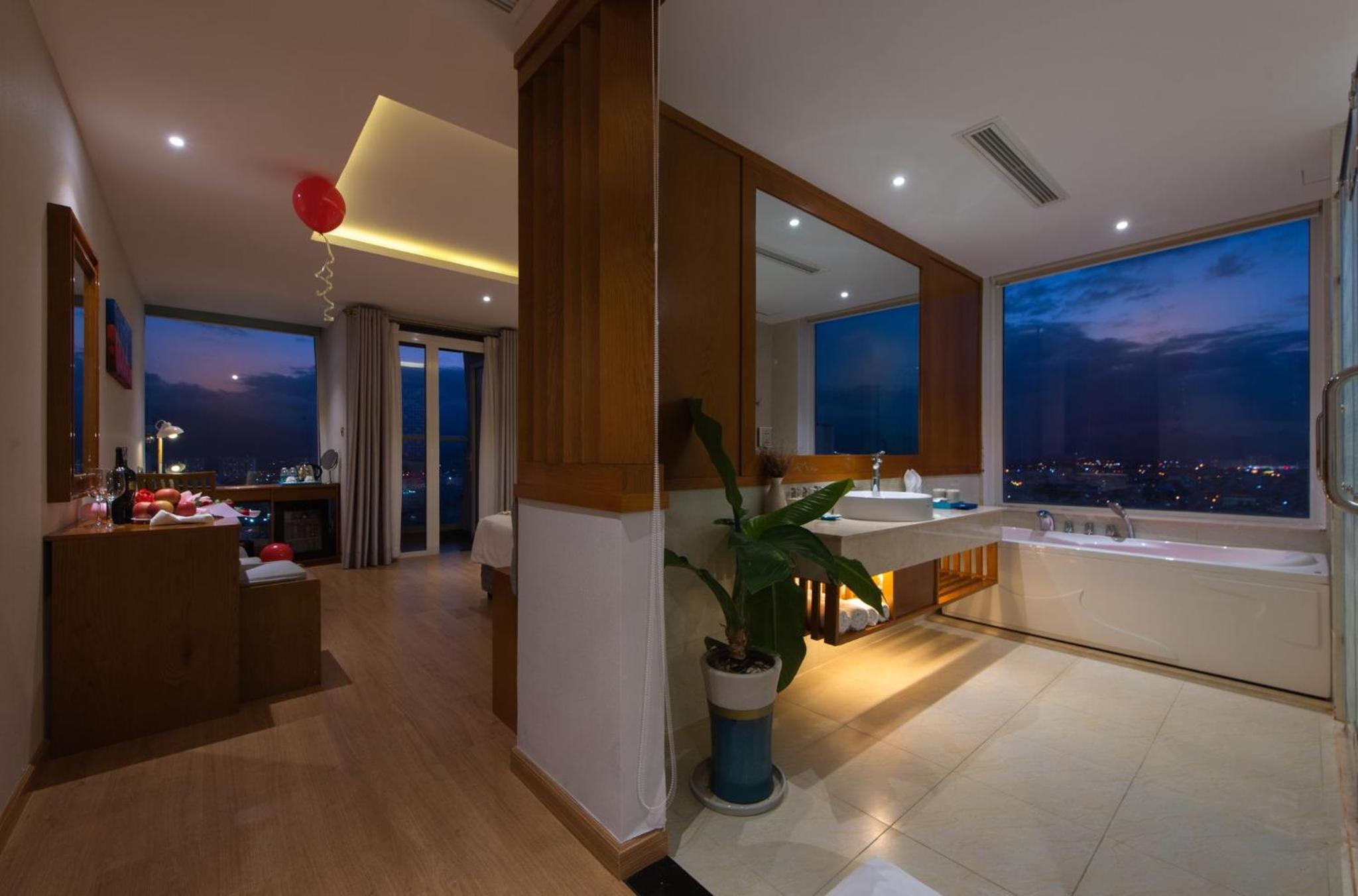 Premium Suite - Photo 2