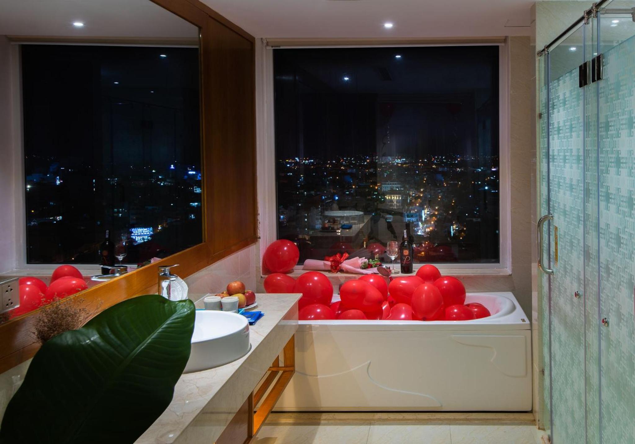 Premium Suite - Photo 6