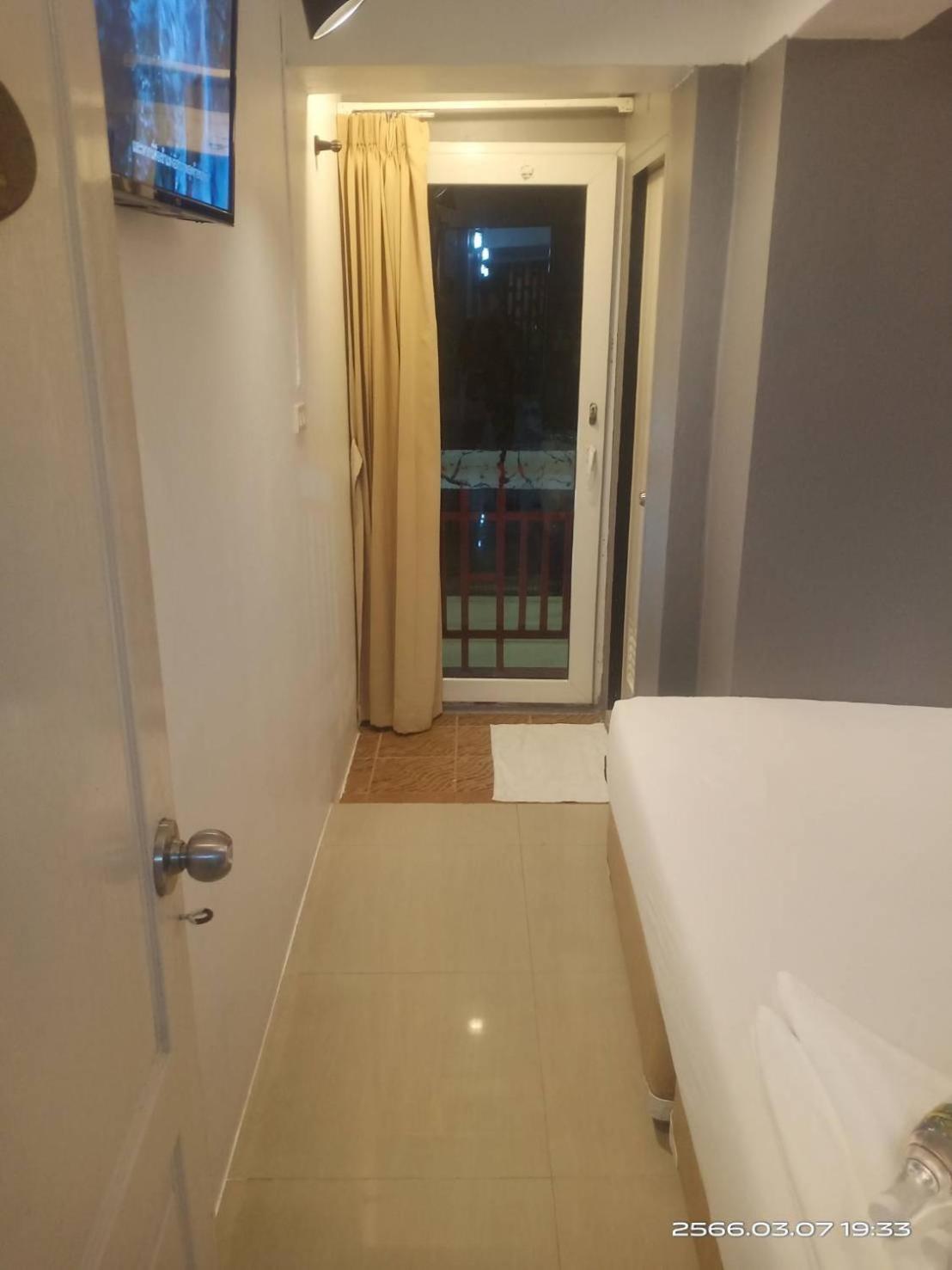 Small Double Room thumbnail 5