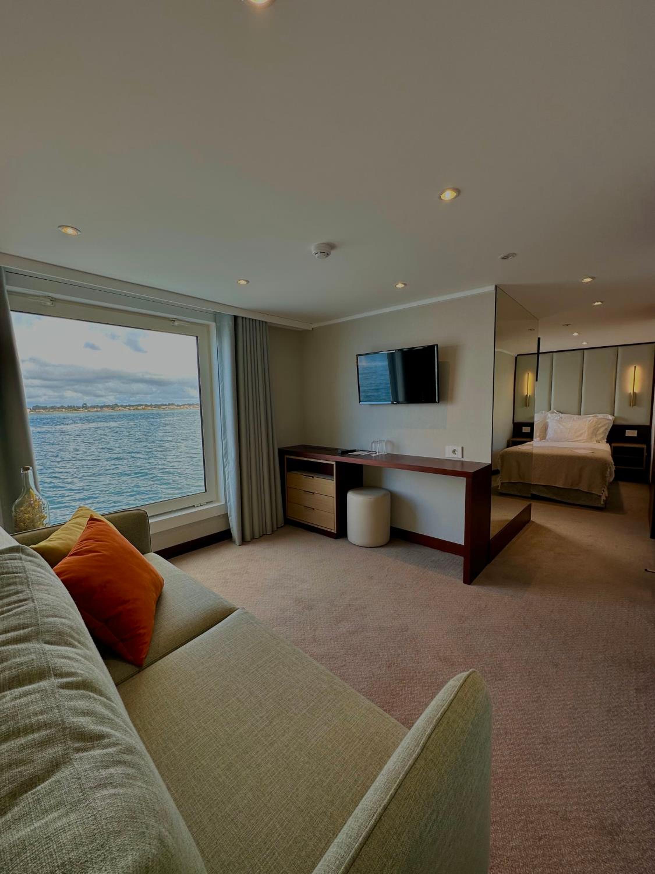 Suite with Ria View - Photo 3