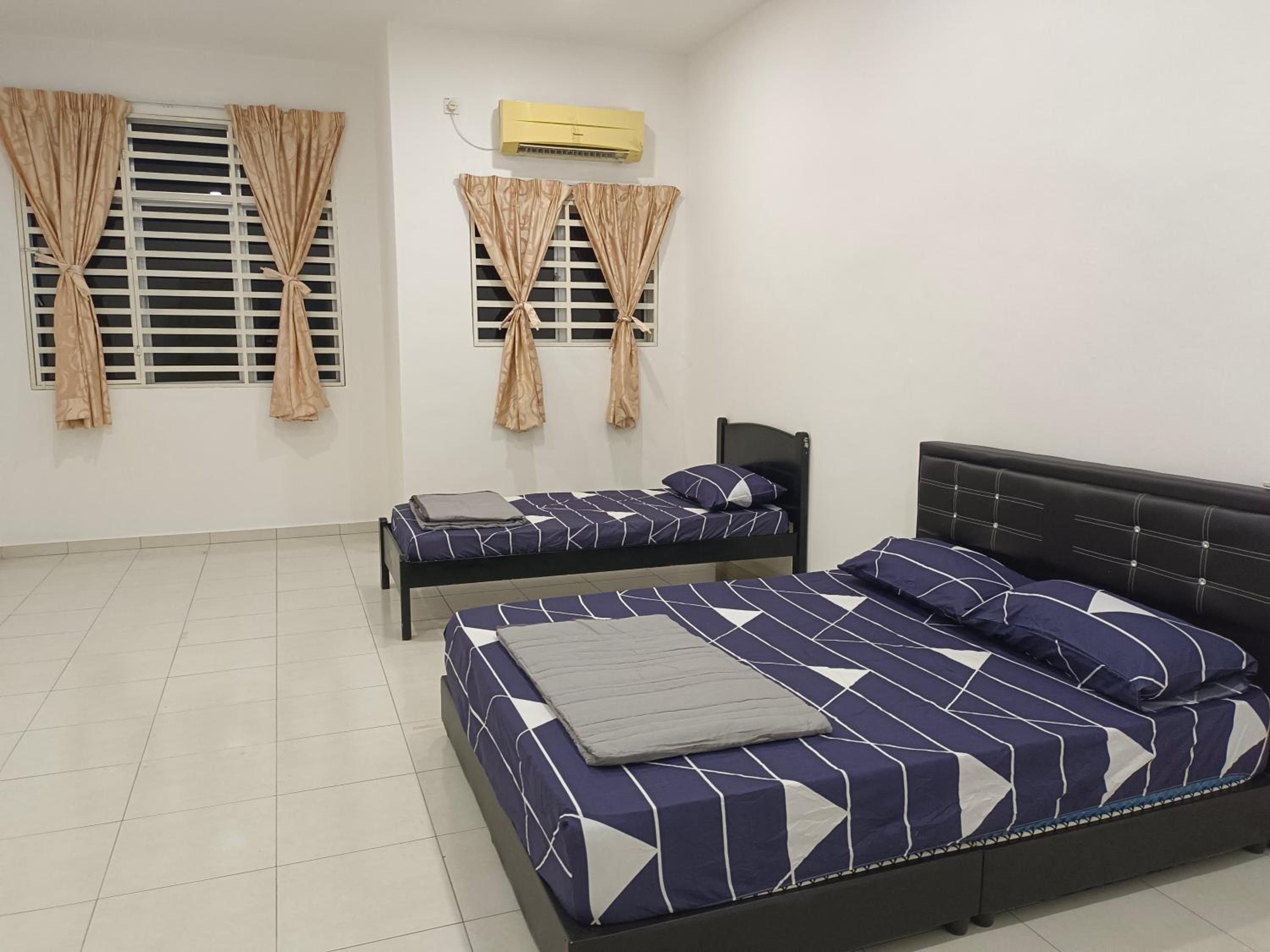 Four-Bedroom House photo 2