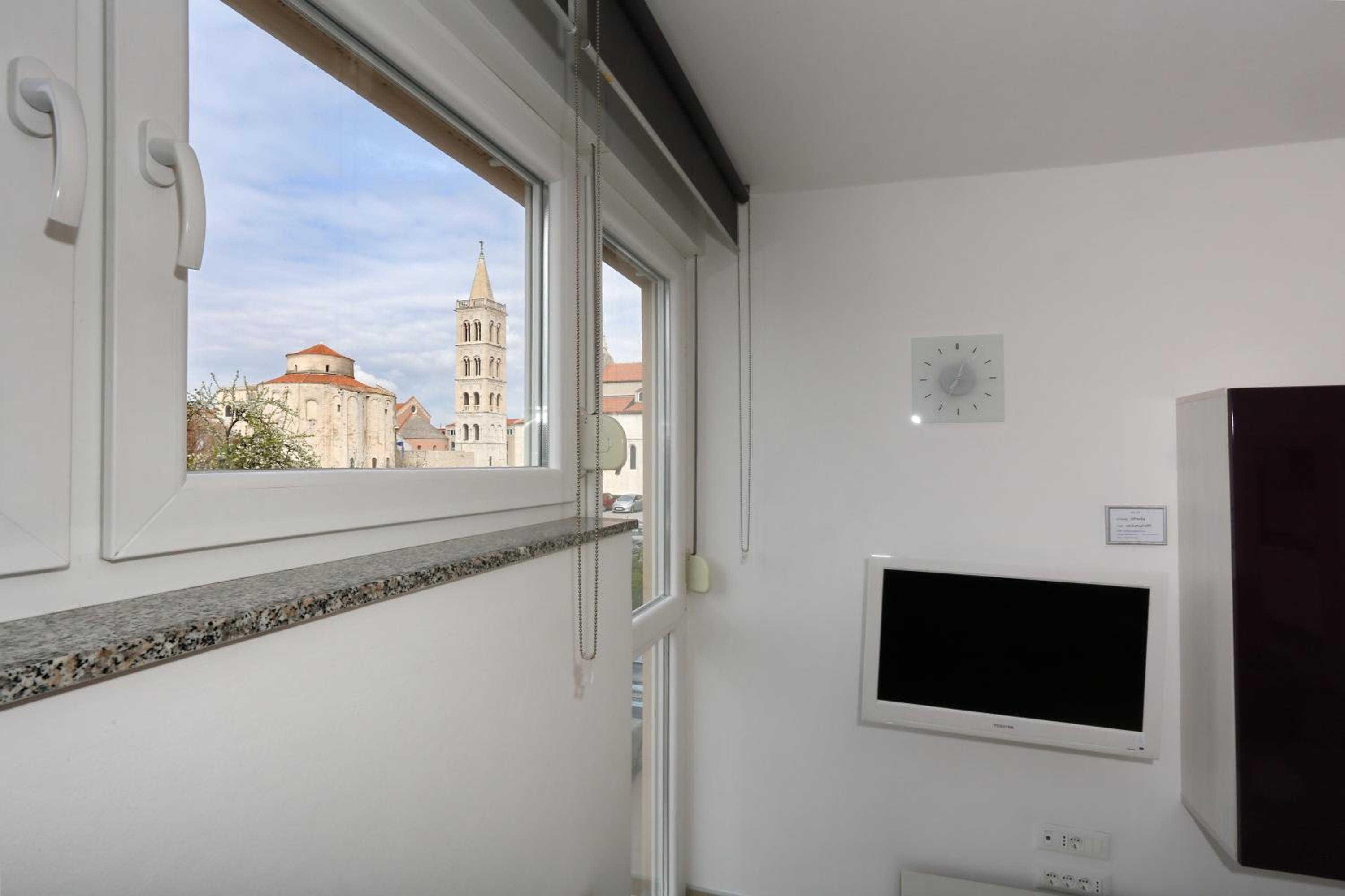 One-Bedroom Apartment with Sea View - Photo 19