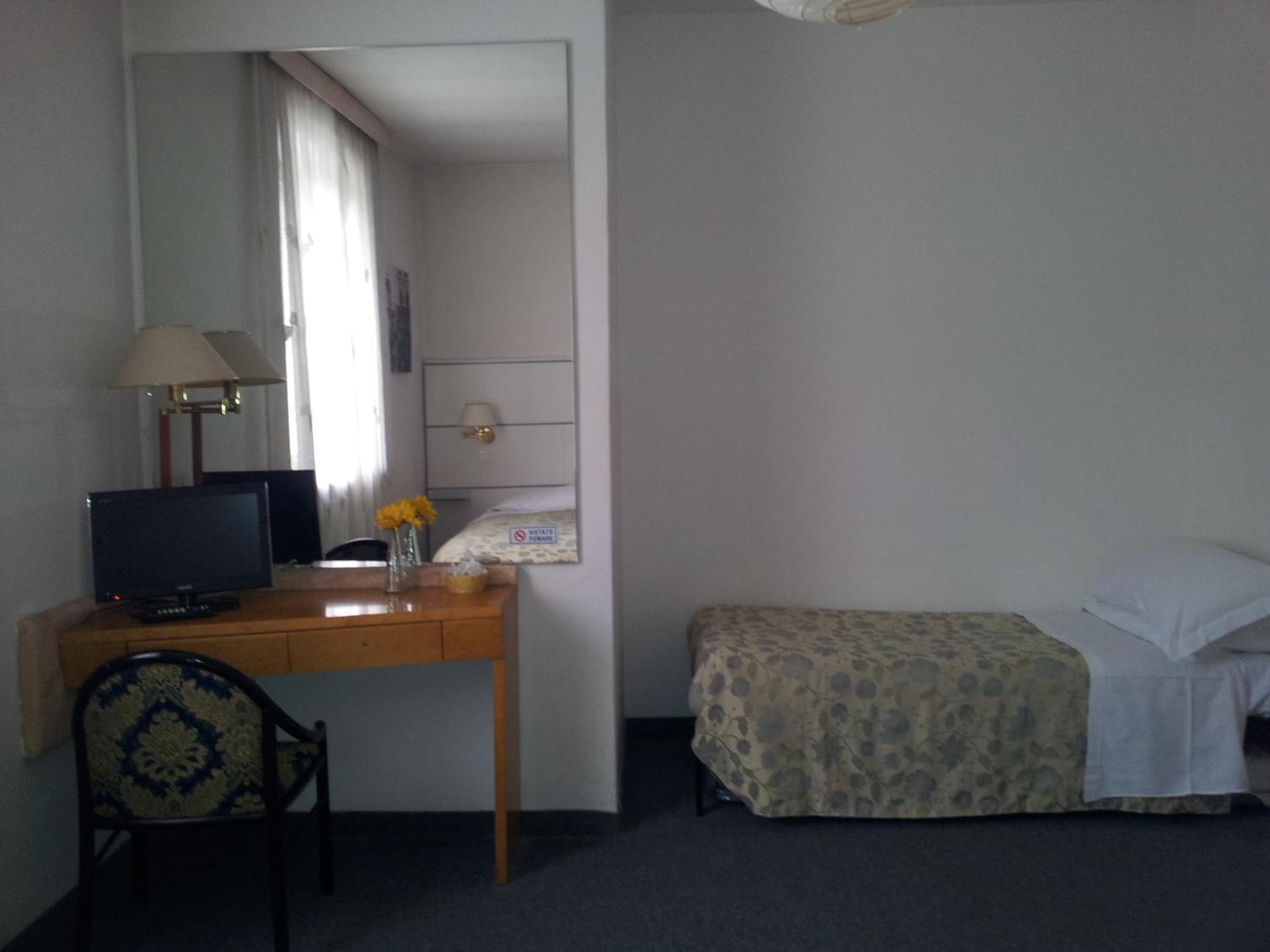 Deluxe Double Room with Shower photo 2
