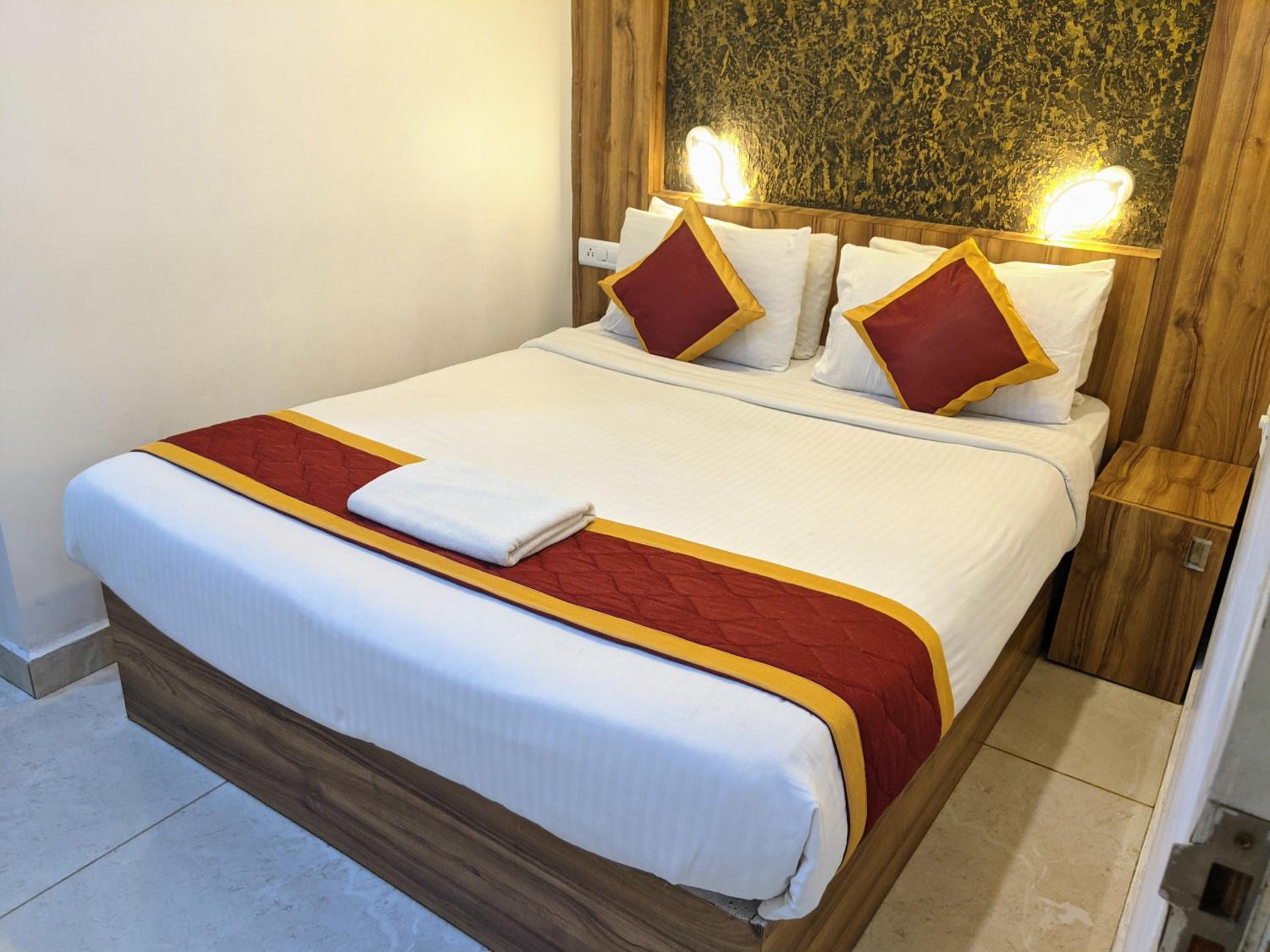 Double Room - Photo 6