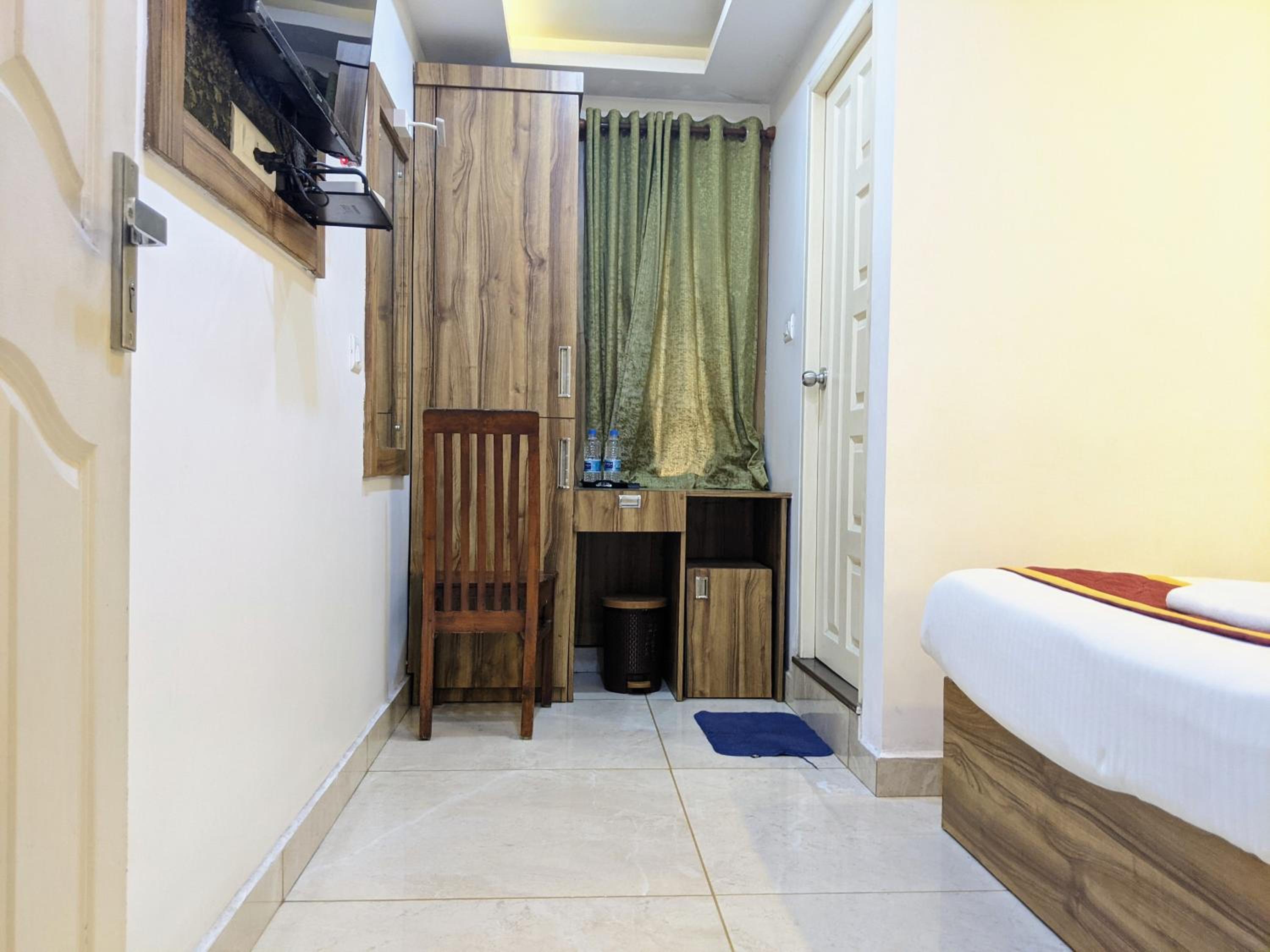 Double Room - Photo 5
