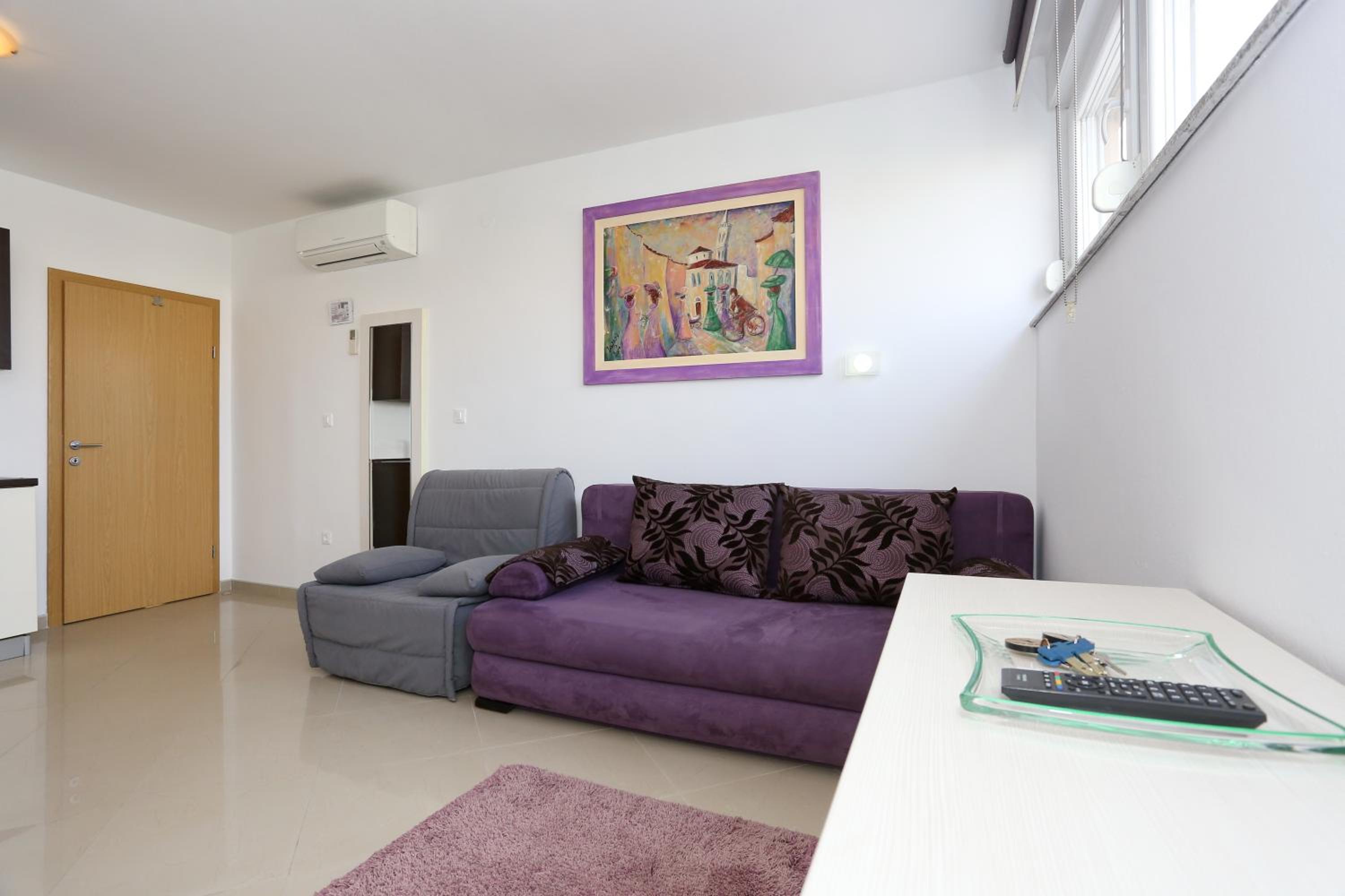 One-Bedroom Apartment with Sea View - Photo 4