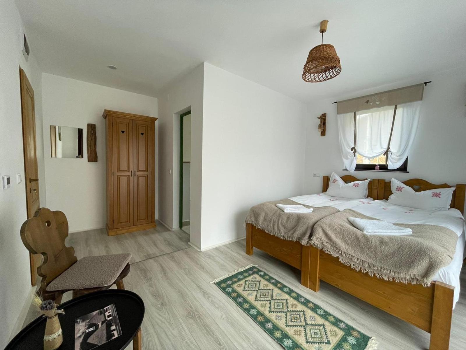 Five-Bedroom House photo 1