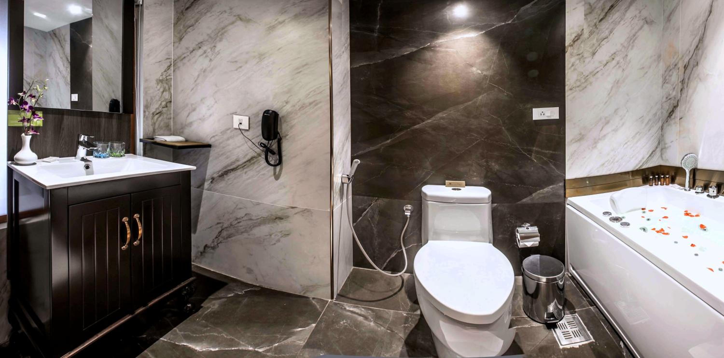 King Suite - Photo 4