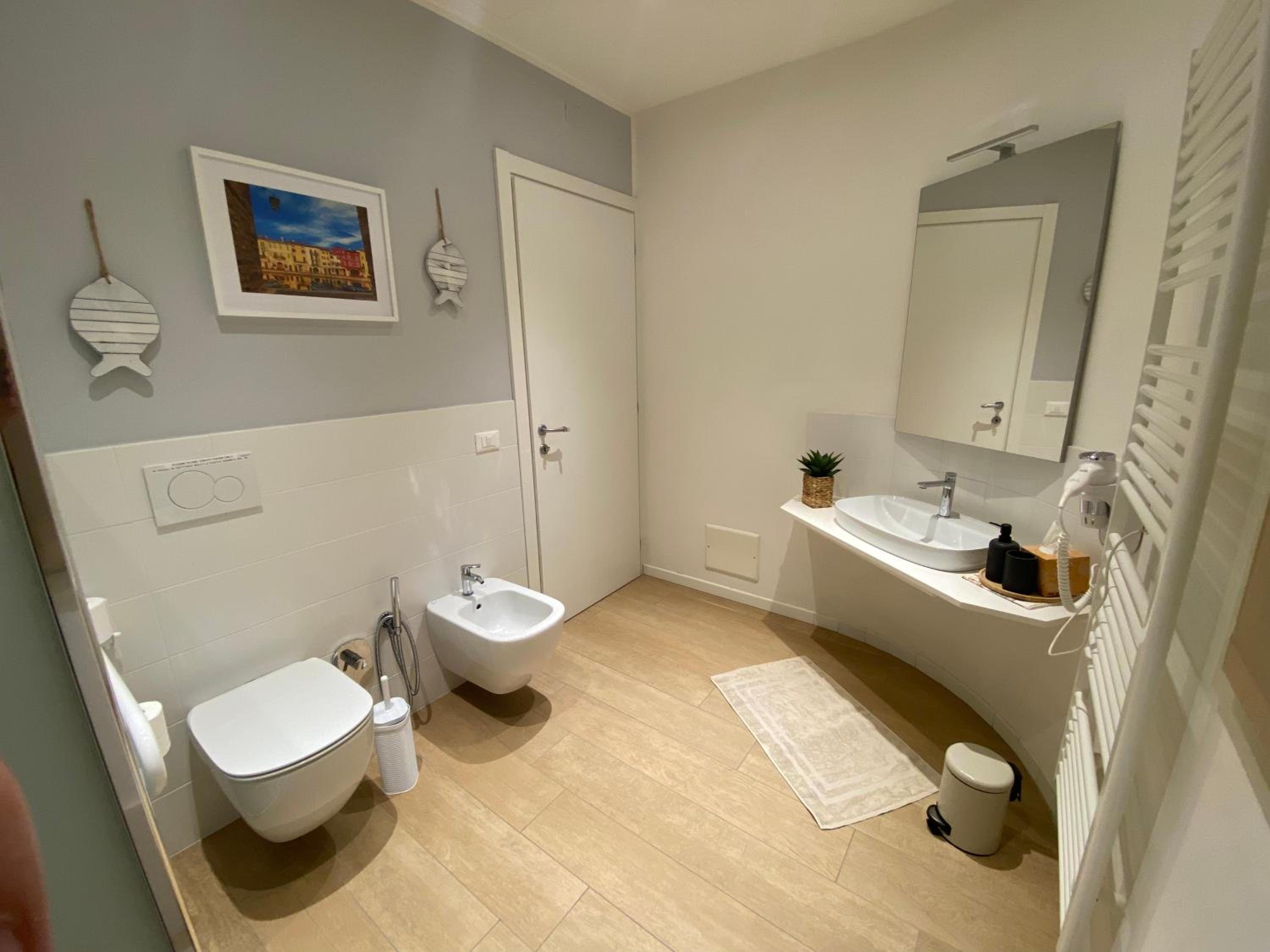 Double Room with Private Bathroom - Photo 4