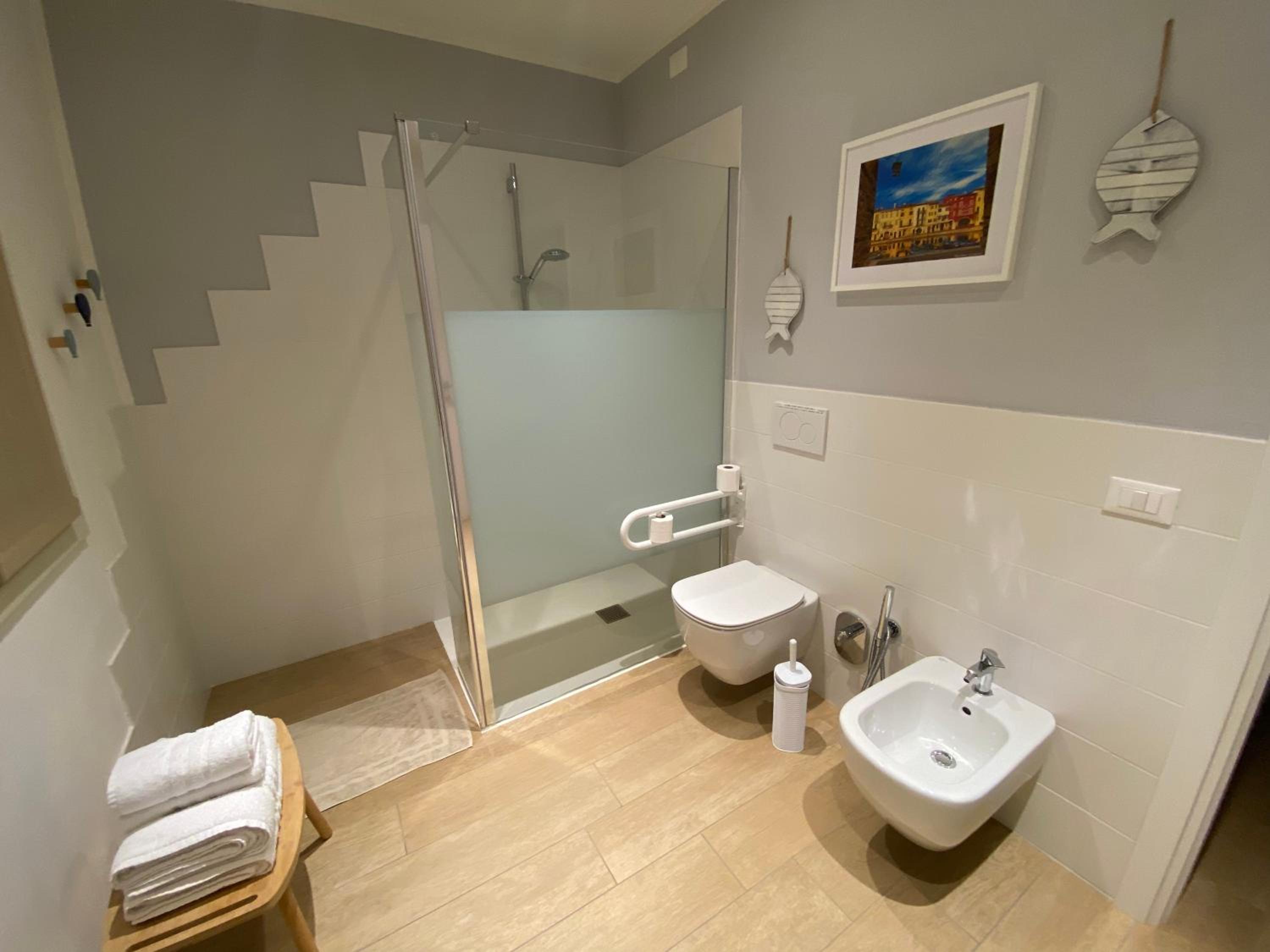 Double Room with Private Bathroom - Photo 3