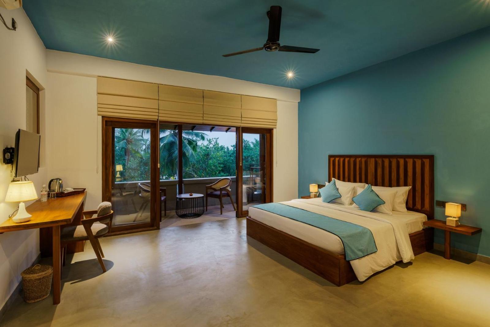 Deluxe Double Room with Balcony photo 2