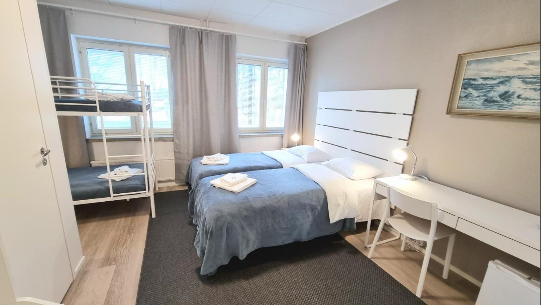 Quadruple Room with Private Bathroom - Photo 3