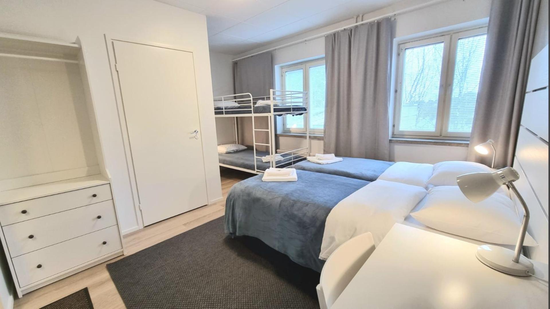 Quadruple Room with Private Bathroom - Photo 9