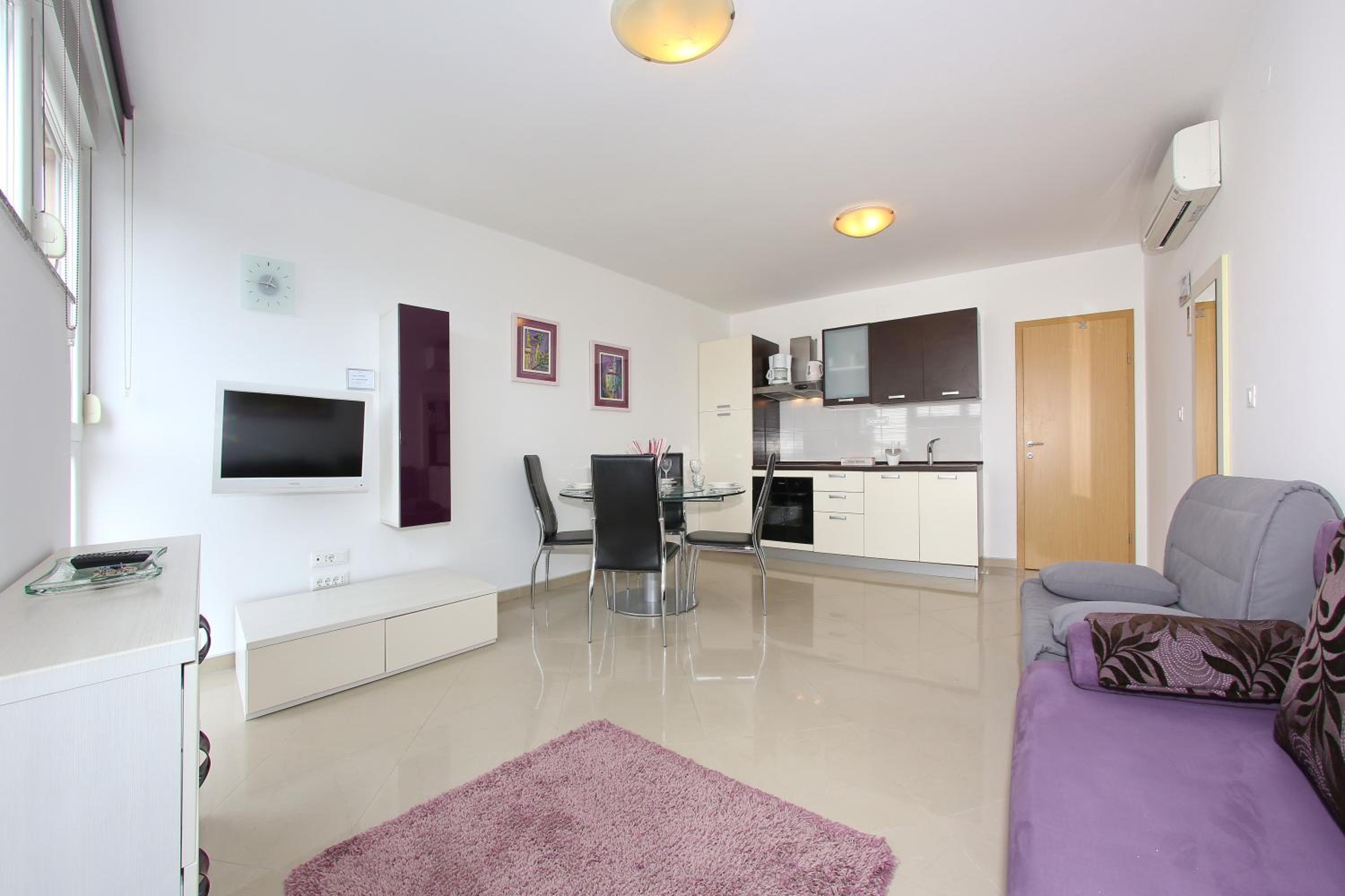 One-Bedroom Apartment with Sea View - Photo 26