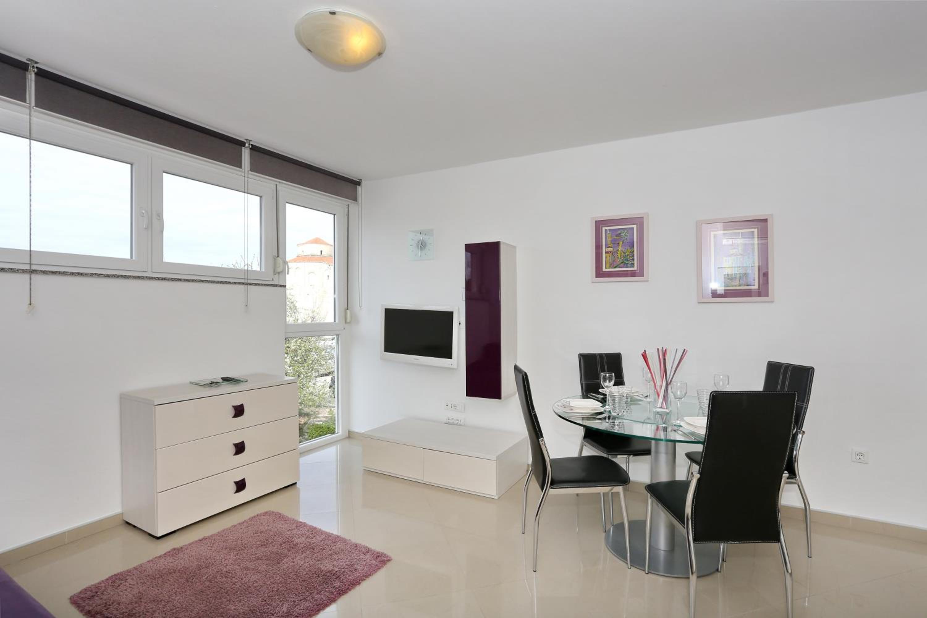 One-Bedroom Apartment with Sea View - Photo 28