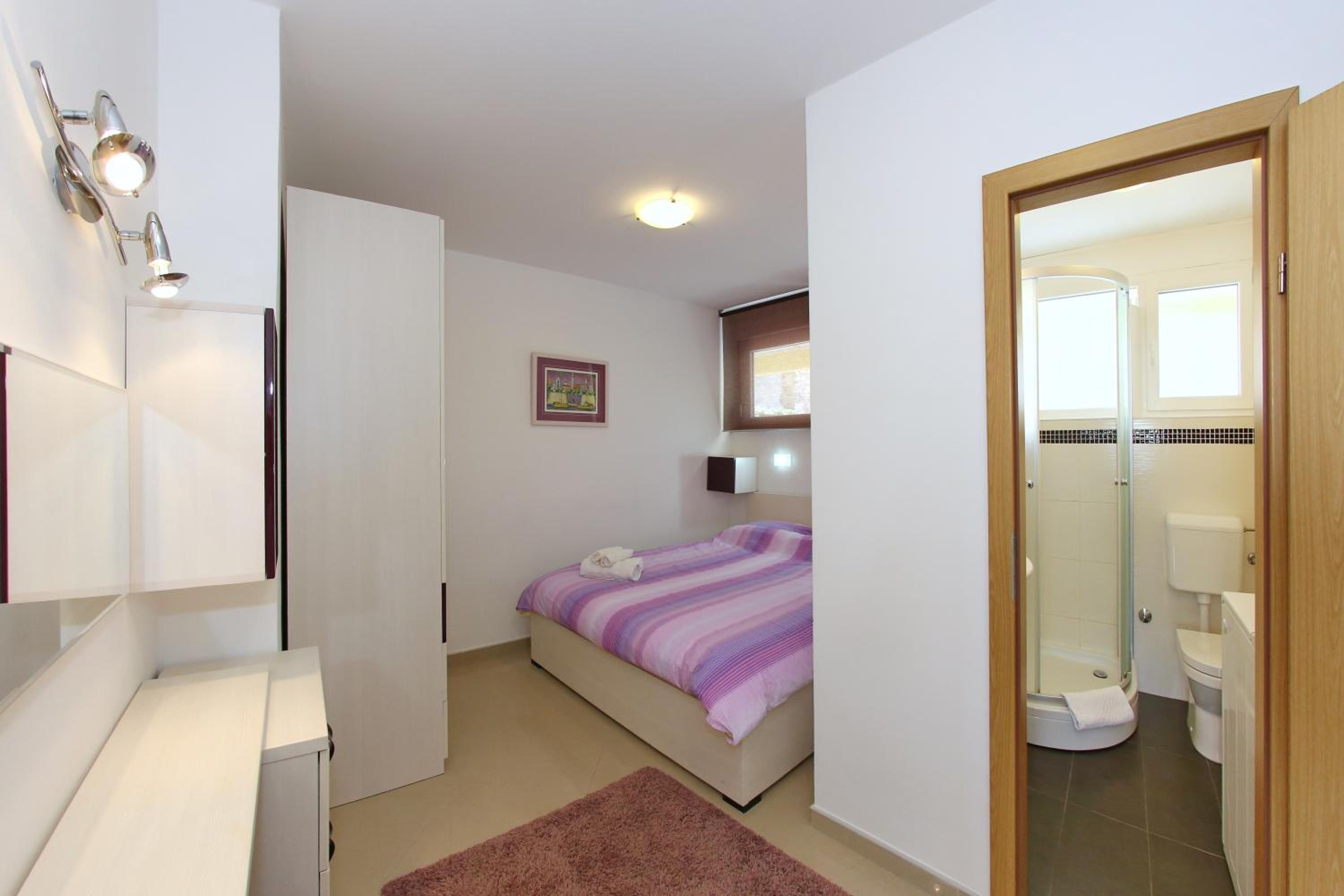 One-Bedroom Apartment with Sea View - Photo 18