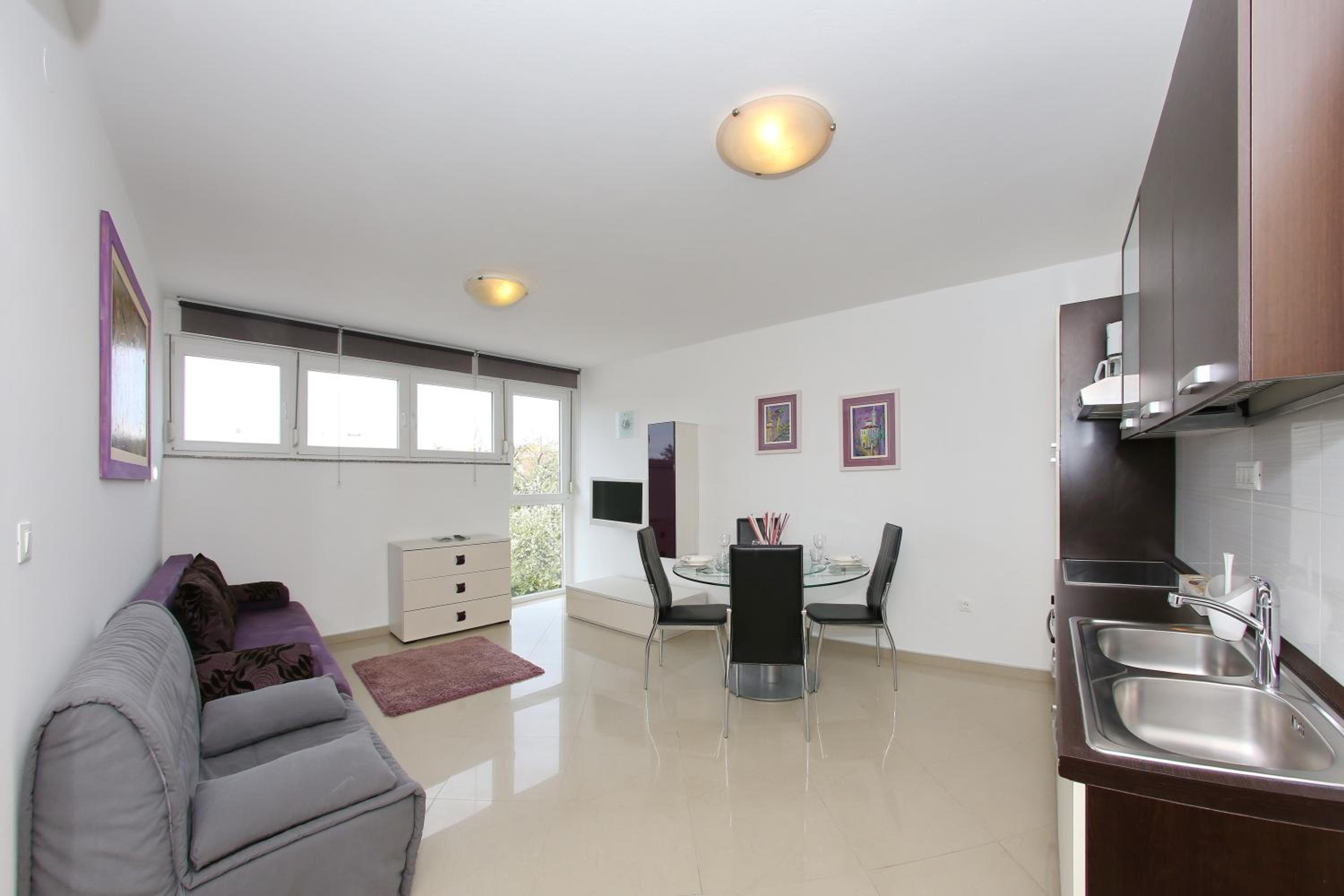One-Bedroom Apartment with Sea View - Photo 27