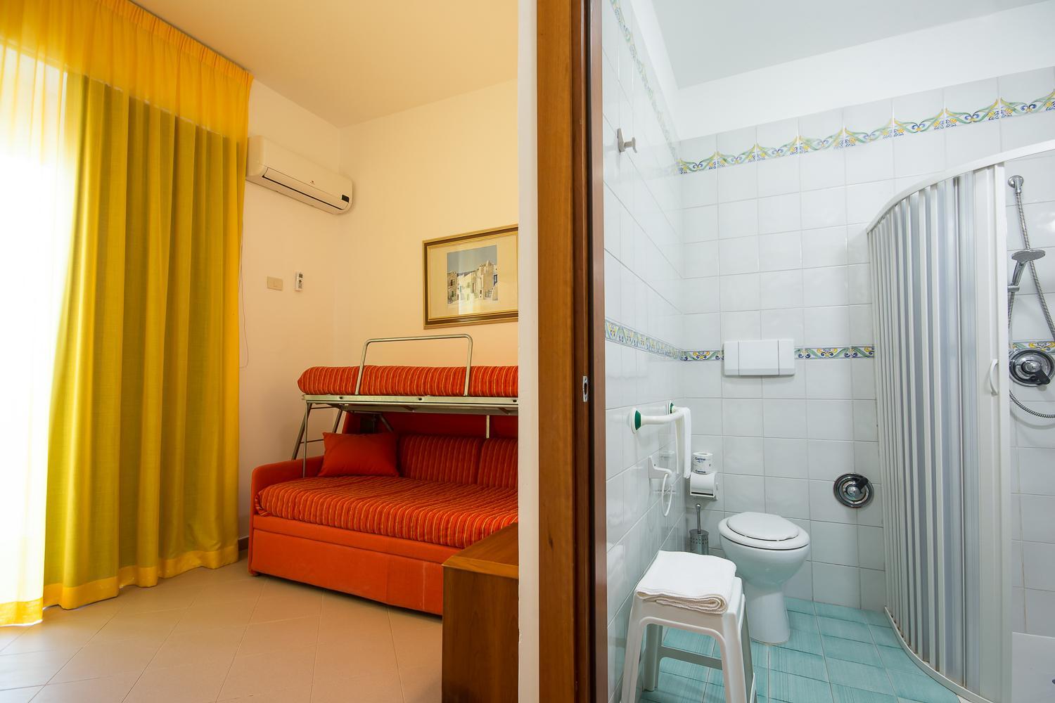 Family Room with Private Bathroom photo 2