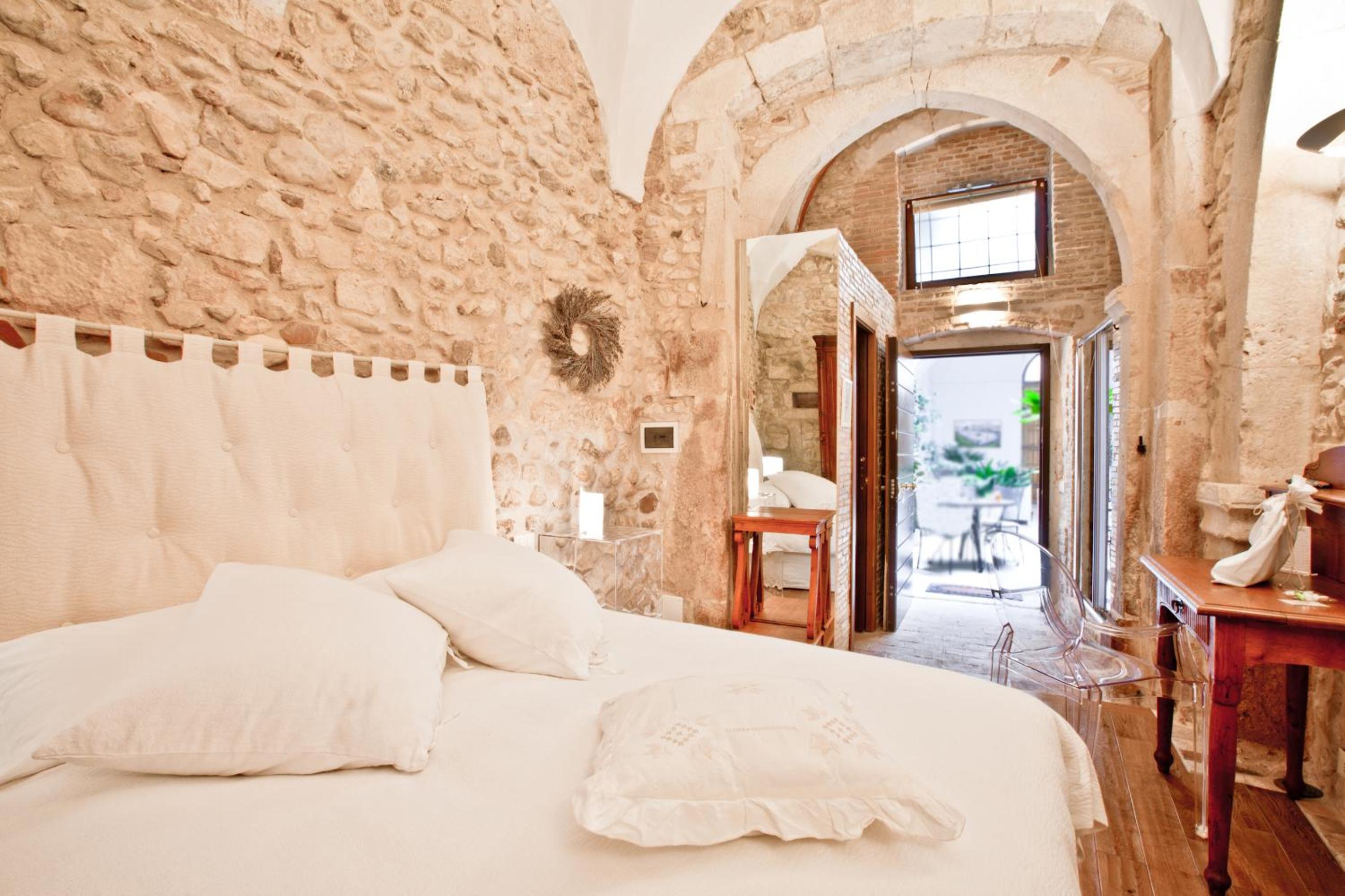 Double Room - Photo 11