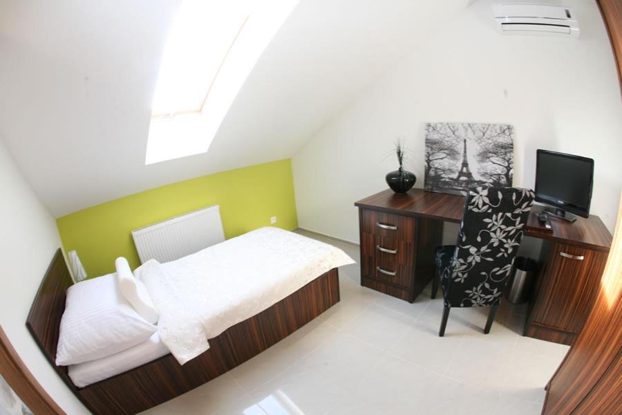 Single Room photo 1