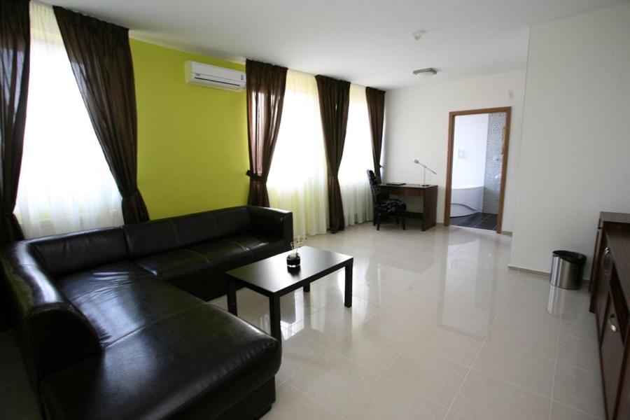 Apartment photo 3