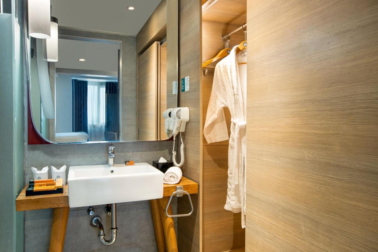 Executive Room - Photo 1