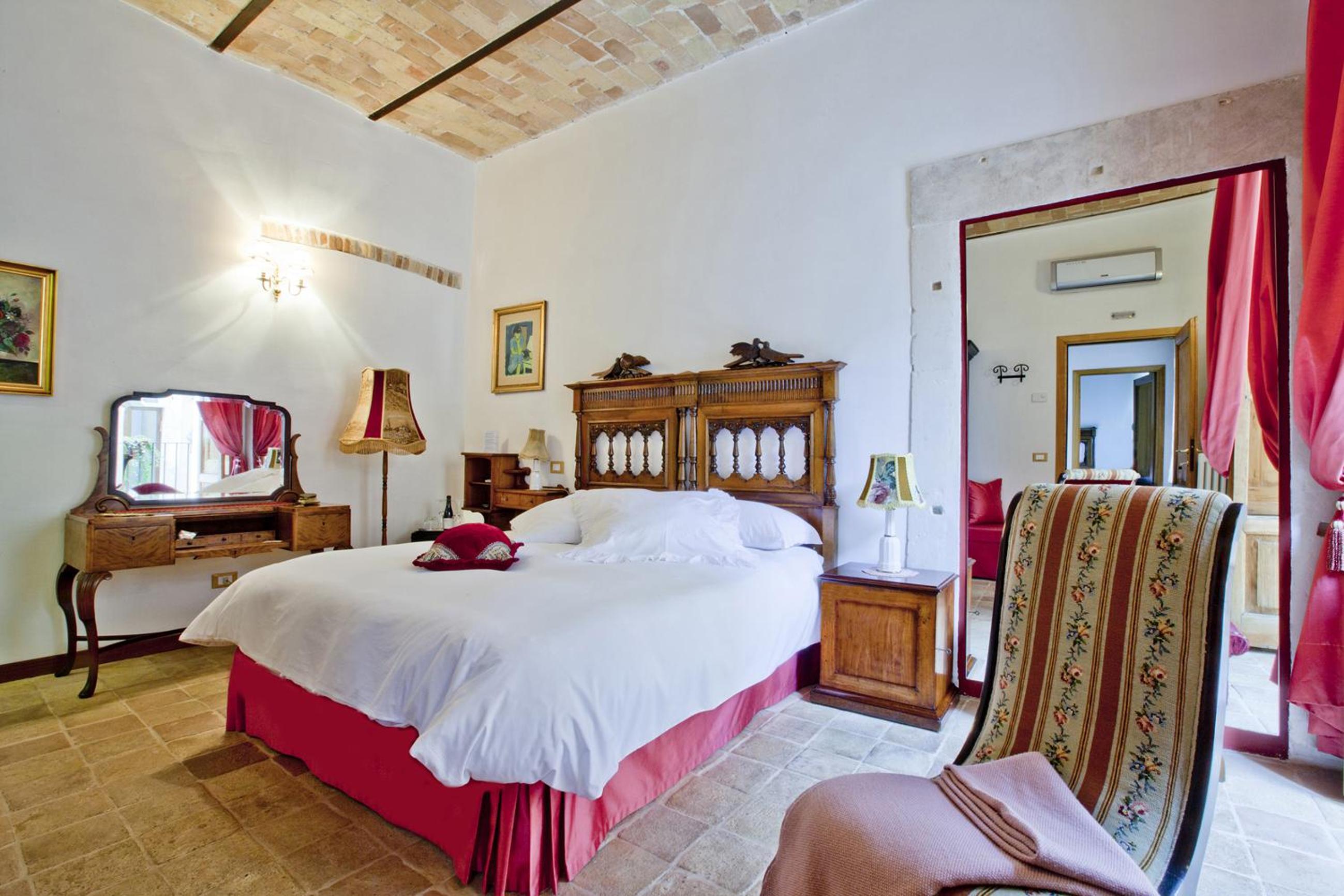 Double Room - Photo 9