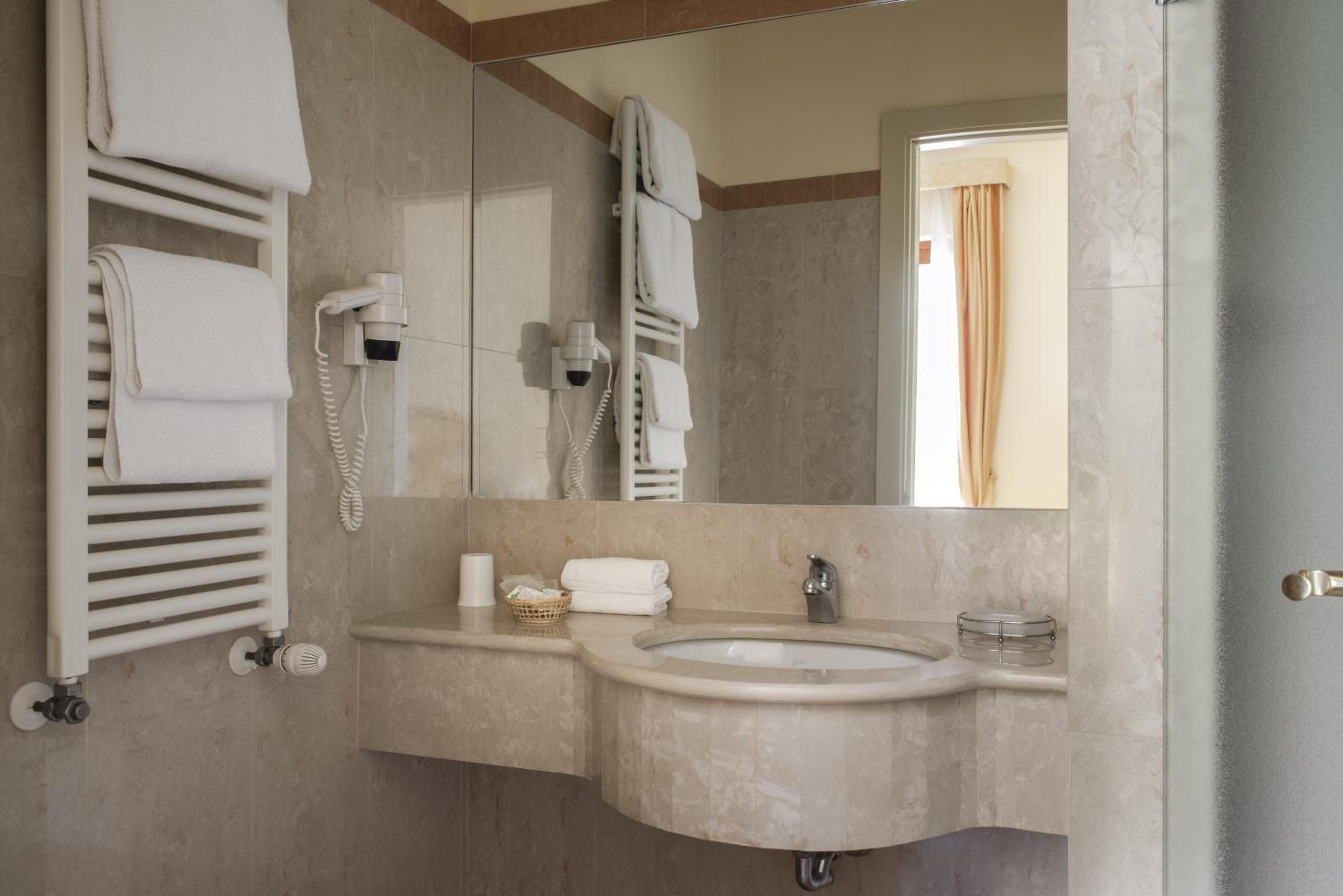Double or Twin Room photo 2