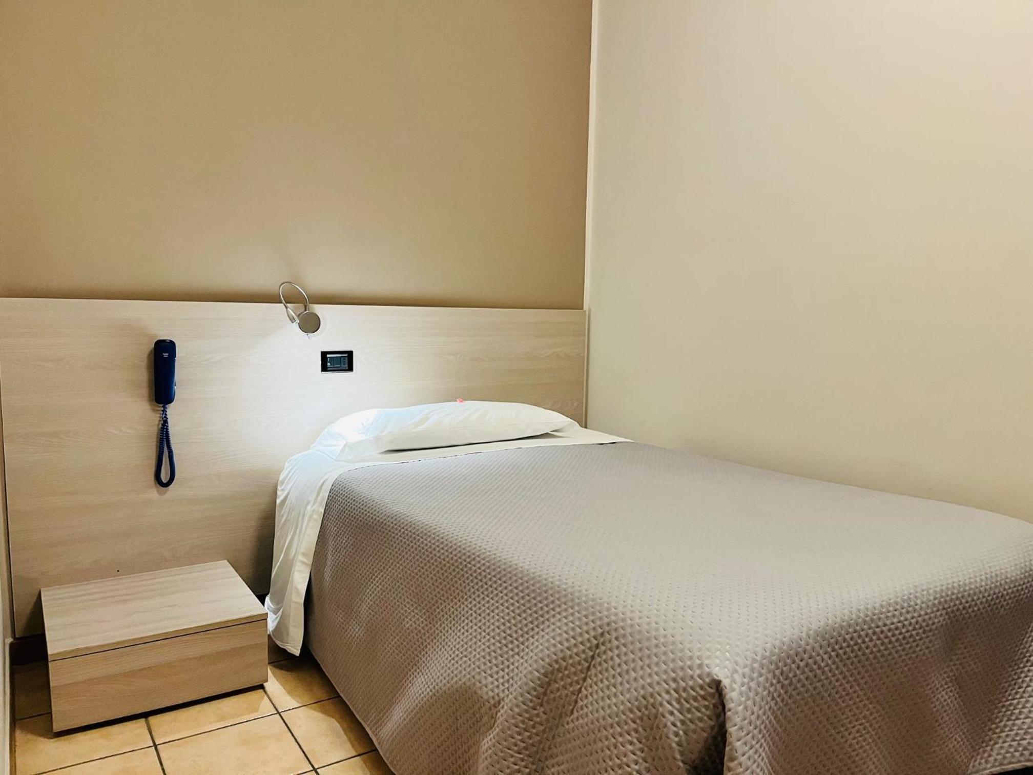 Twin Room - Photo 1