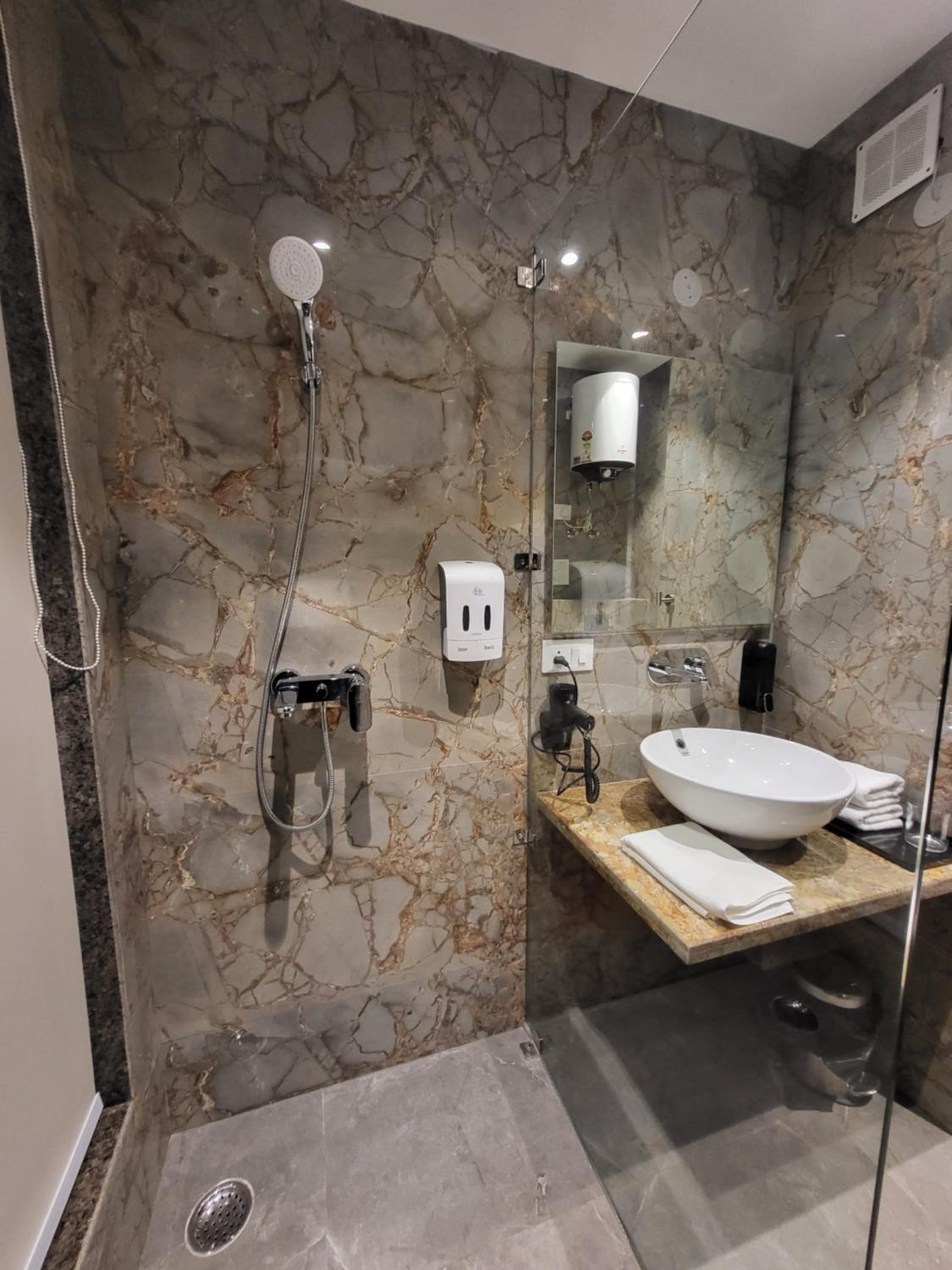 Deluxe Double Room photo 2