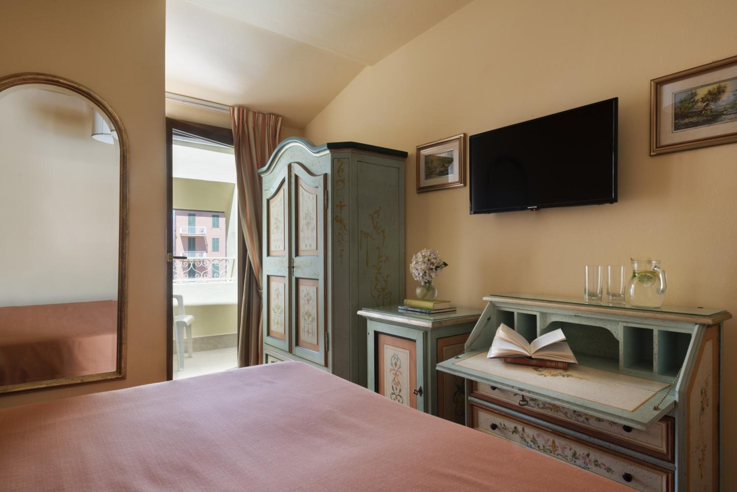 Small Double or Twin Room photo 1