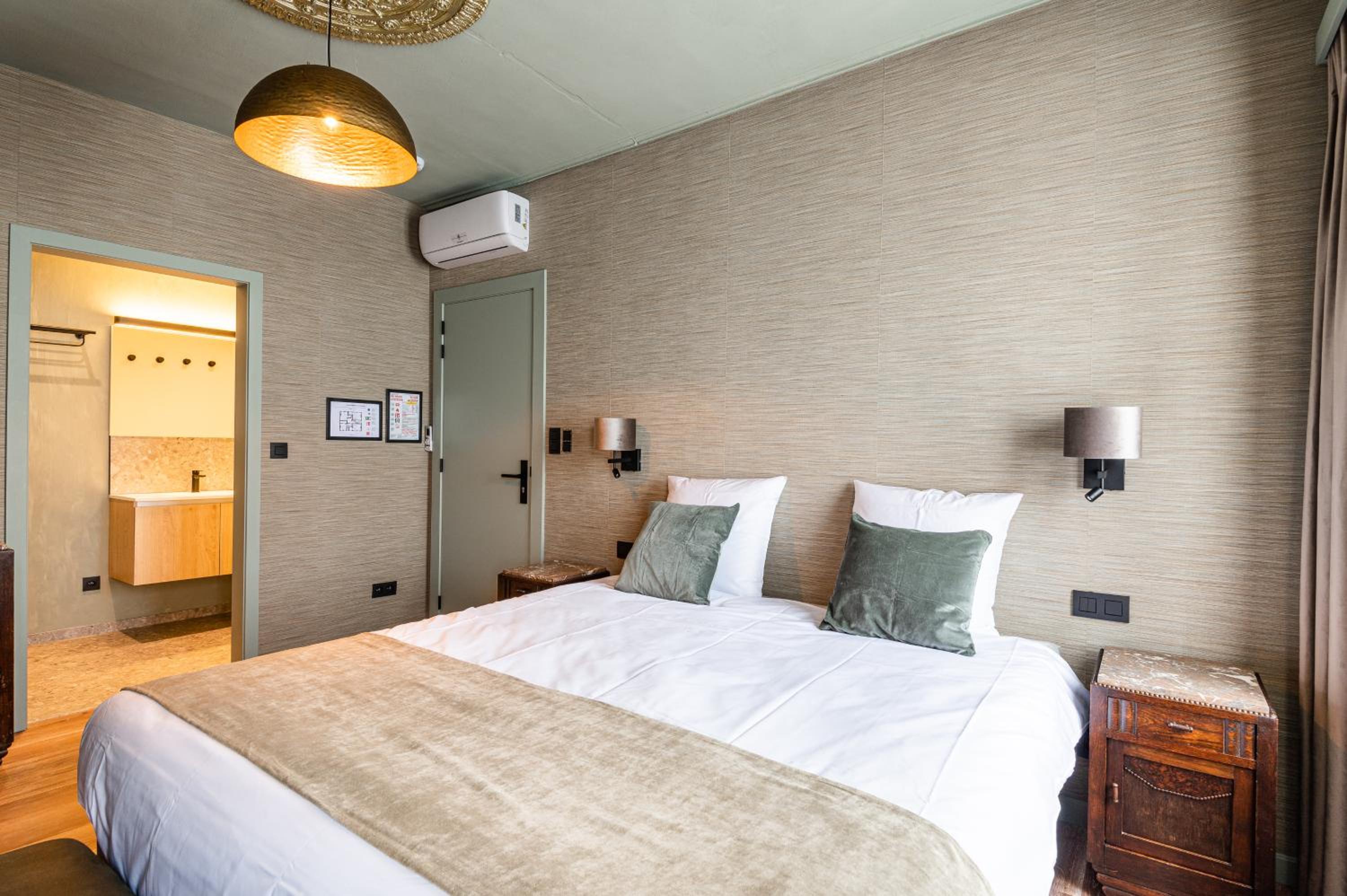 Deluxe King Room photo 3