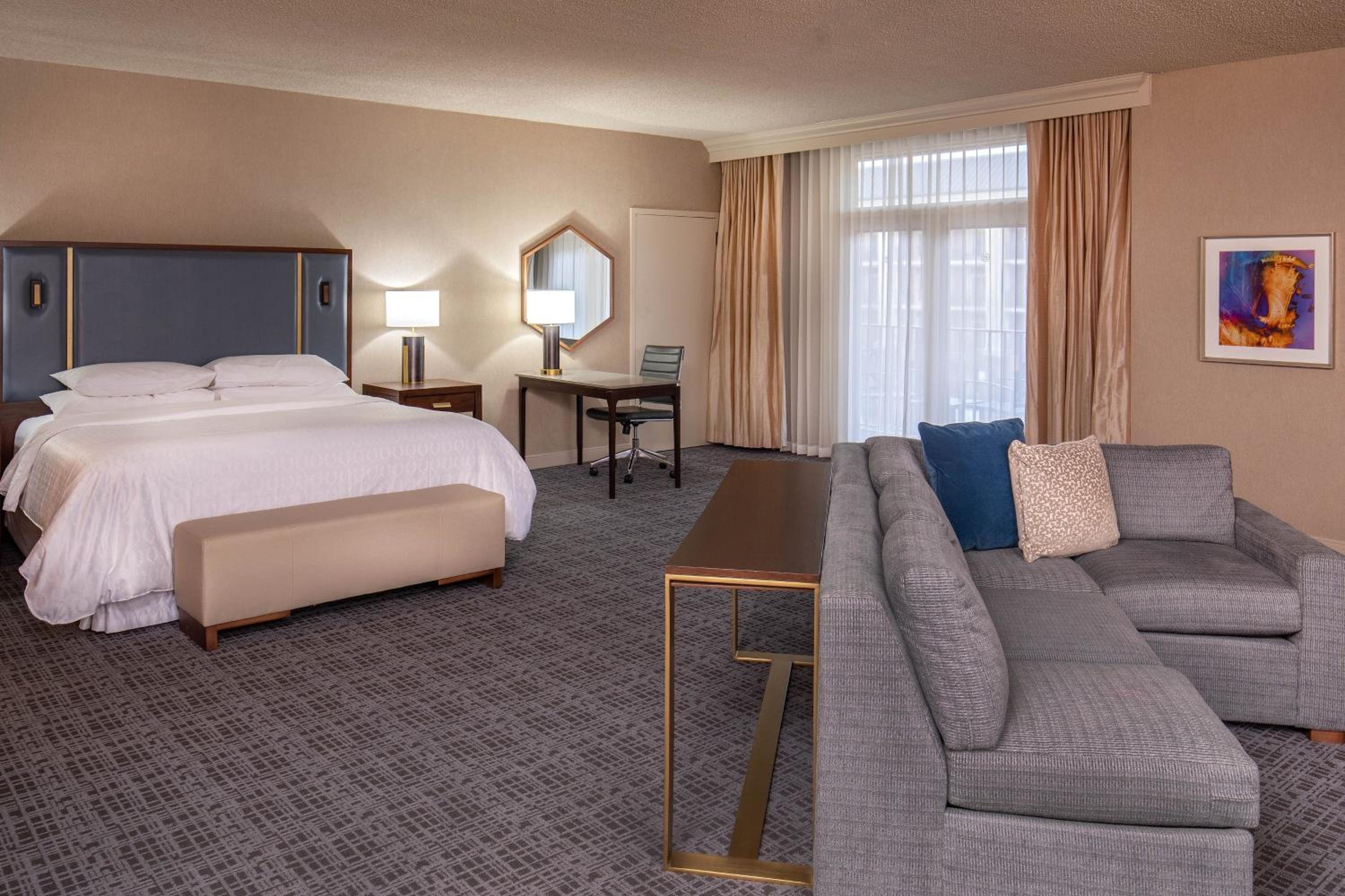 Junior Suite, 1 King Corner room - Photo 6