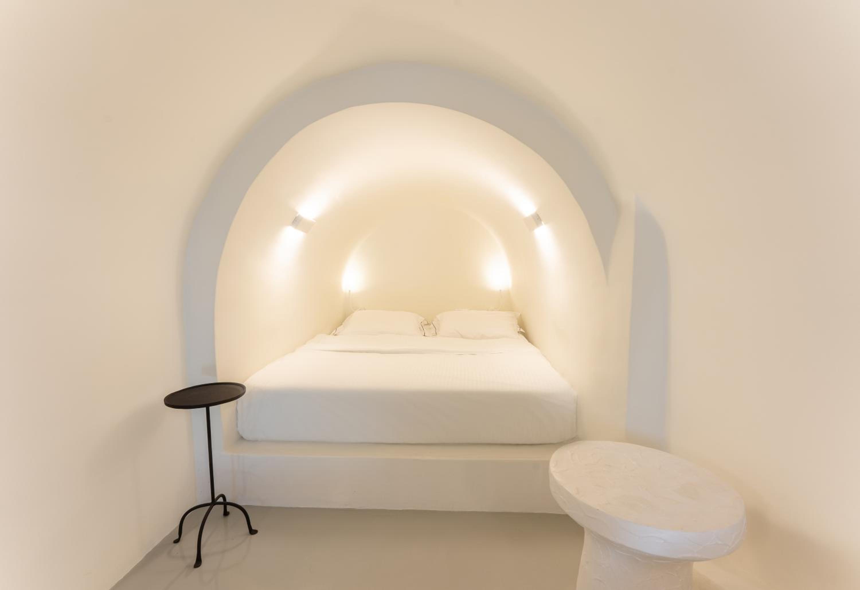 Petite Cave Suite with Caldera View & Outdoor Hot Tub