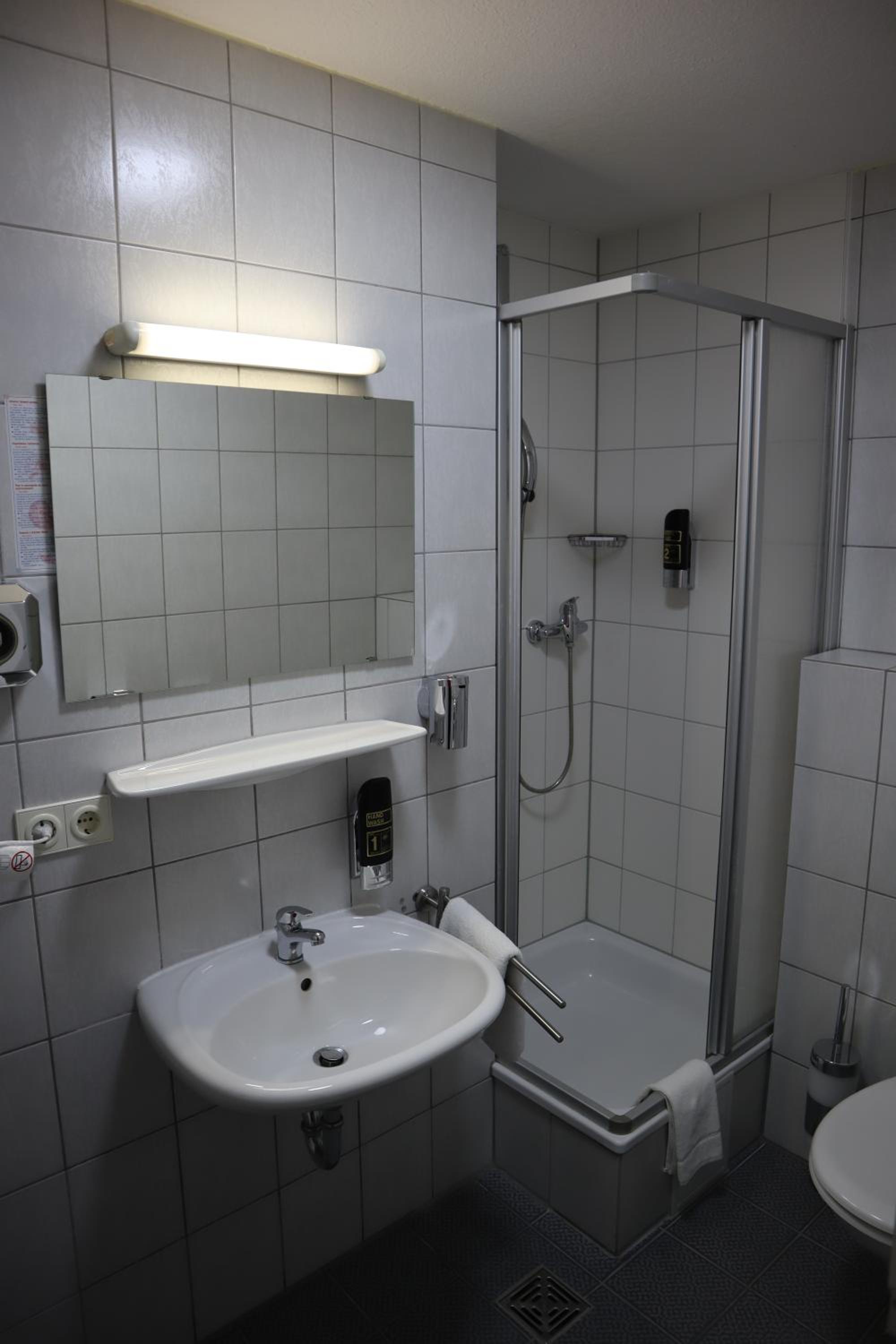 Economy Double Room - Photo 5