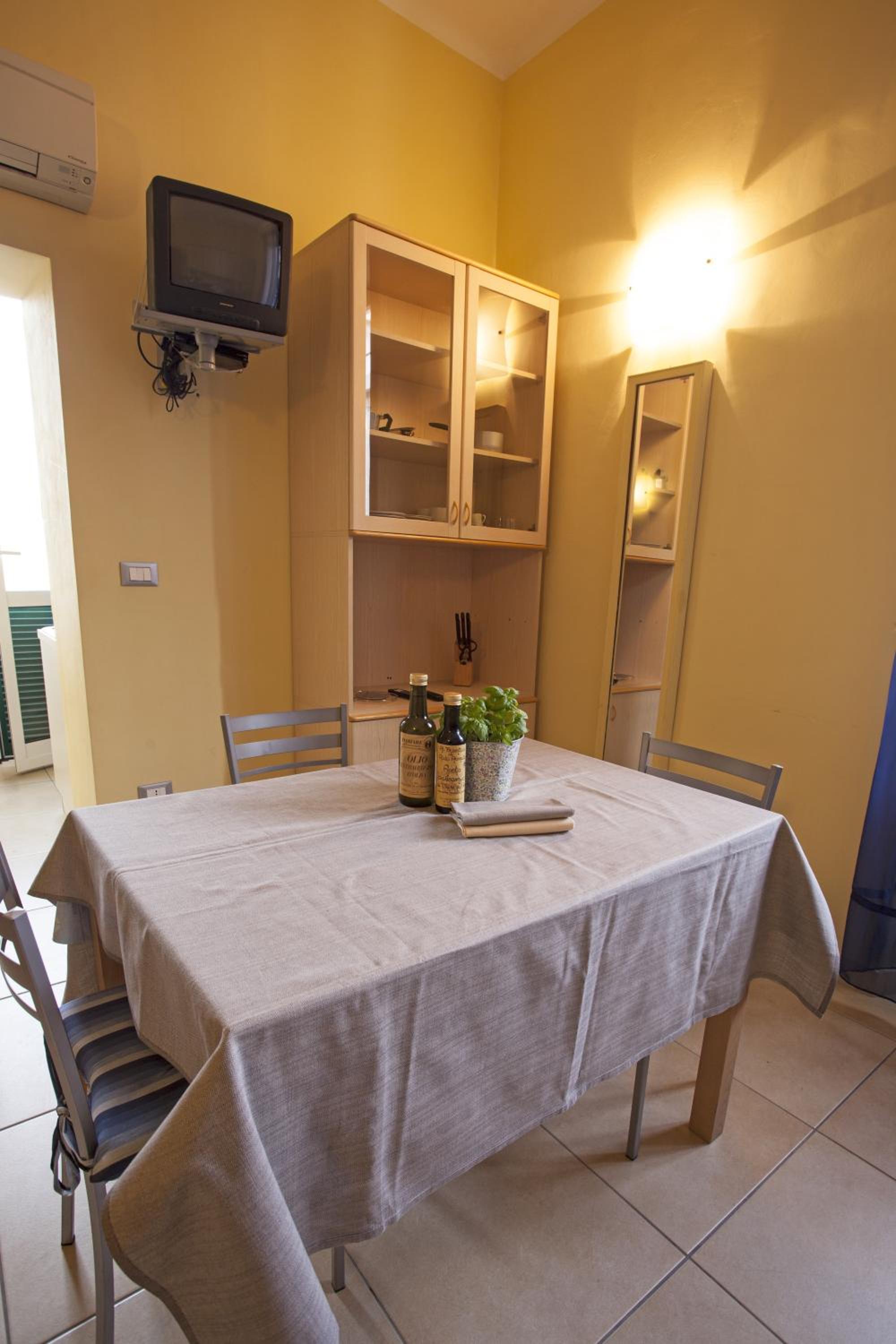 Studio Apartment photo 2