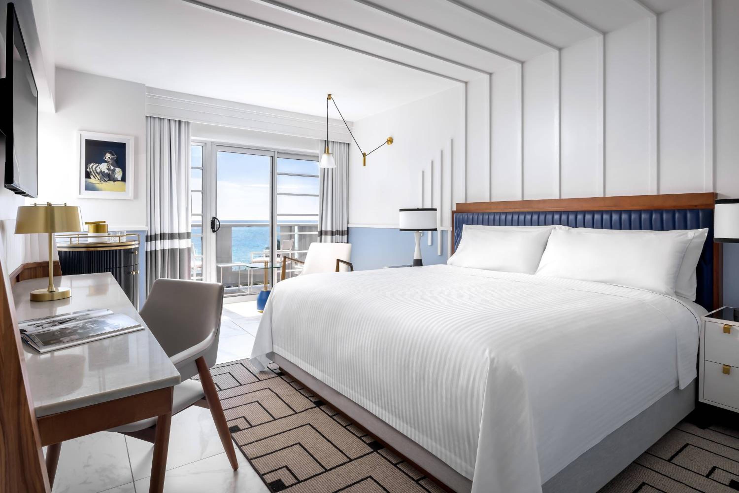 Premium King Room with Balcony and Ocean View - Photo 2