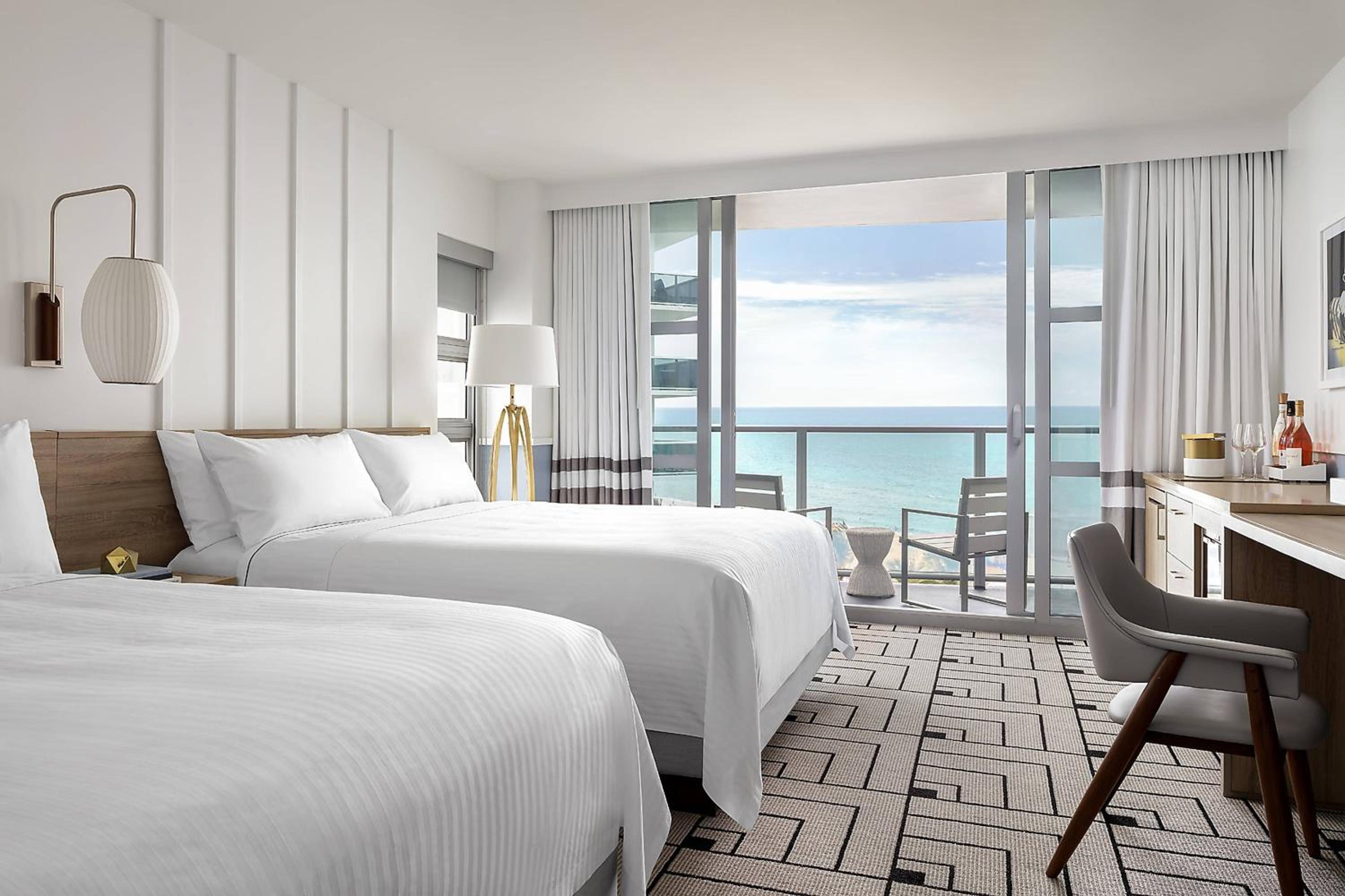 Queen Room with 2 Queen Beds - Oceanfront - Photo 3
